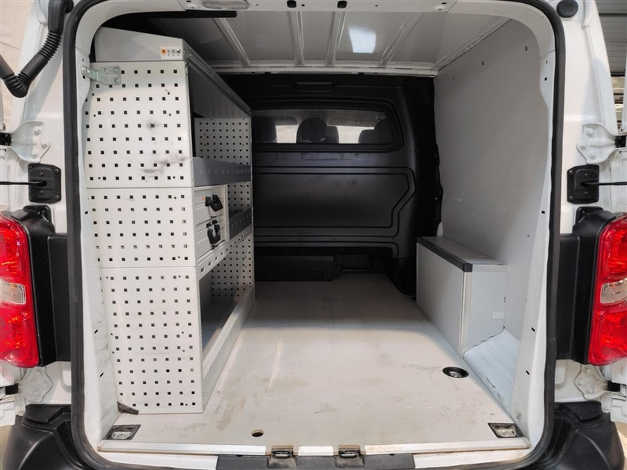 Peugeot Expert 2.0 BlueHDi 180 EAT8 L3 DBLE CAB 6PL. NAVI / CLIM / TEL (2023) - Foto 14