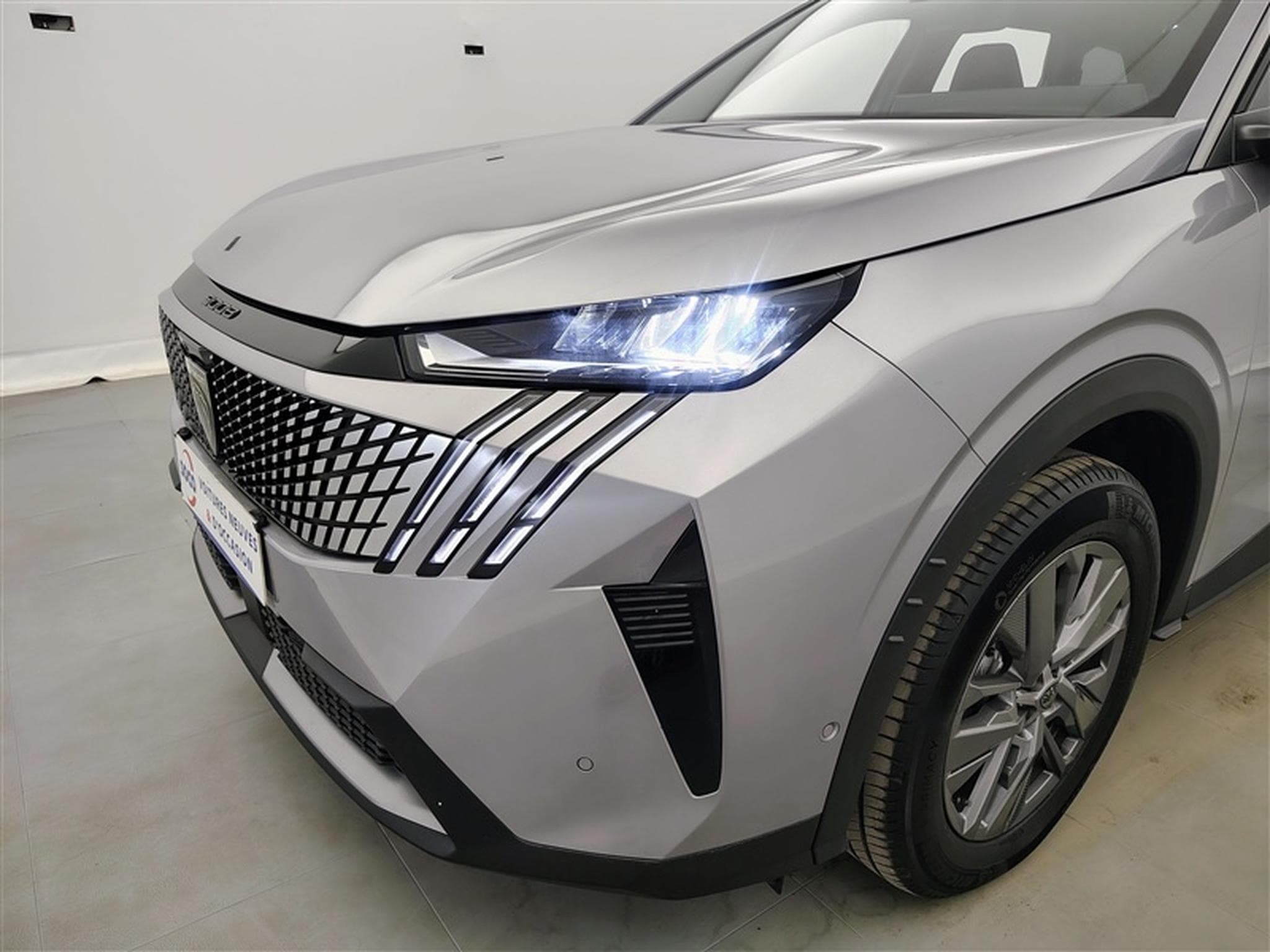 Peugeot 5008 1.2 HYBRID 136cv e-DSC6 Allure Pack 7pl. NAVI / CAMERA 360° (2025) - Foto 15