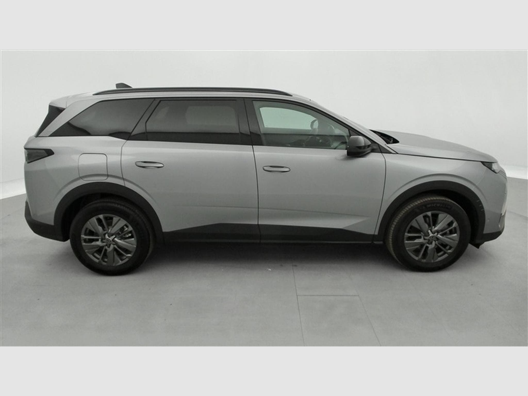 Peugeot 5008 1.2 HYBRID 136cv e-DSC6 Allure Pack 7pl. NAVI / CAMERA 360° (2025) - Foto 24