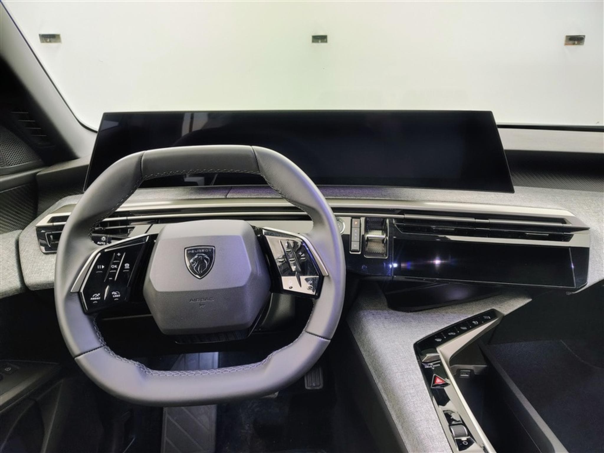 Peugeot 5008 1.2 HYBRID 136cv e-DSC6 Allure Pack 7pl. NAVI / CAMERA 360° (2025) - Foto 9