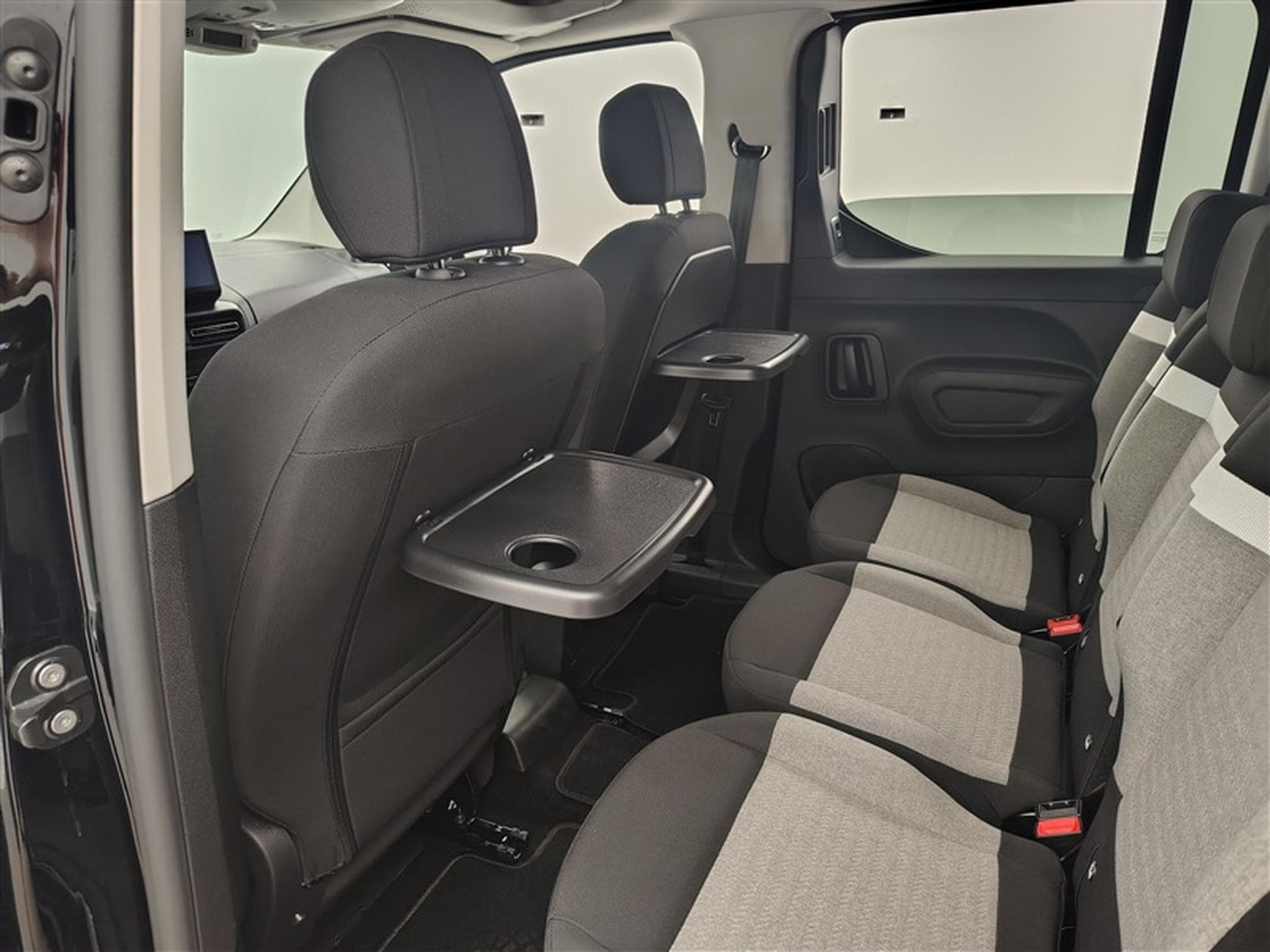 Citroen Berlingo 1.5 HDi Multispace CARPLAY / FULL LED / CAMERA / JA 16" (2026) - Foto 18