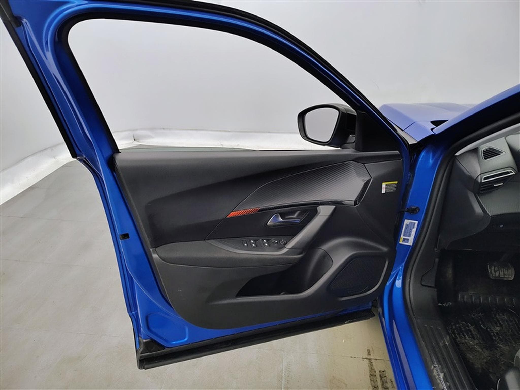 Peugeot 2008 1.2 PureTech Active Pack S&S (EU6.3) (2022) - Foto 17