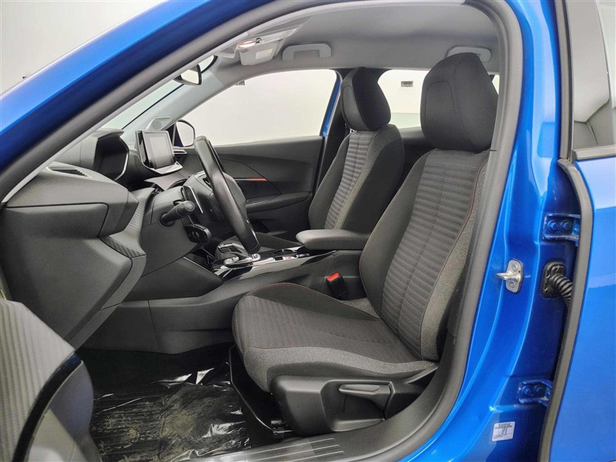 Peugeot 2008 1.2 PureTech Active Pack S&S (EU6.3) (2022) - Foto 7