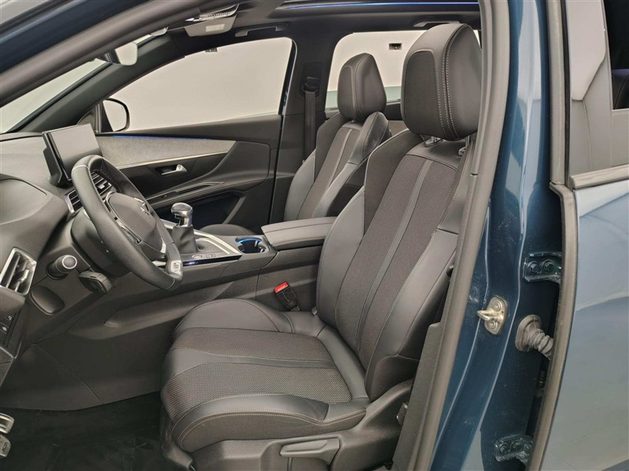 Peugeot 5008 1.2 PureTech GT 7PL / S-CUIR / NAVI / TO PANO / CARPLAY (2022) - Foto 7