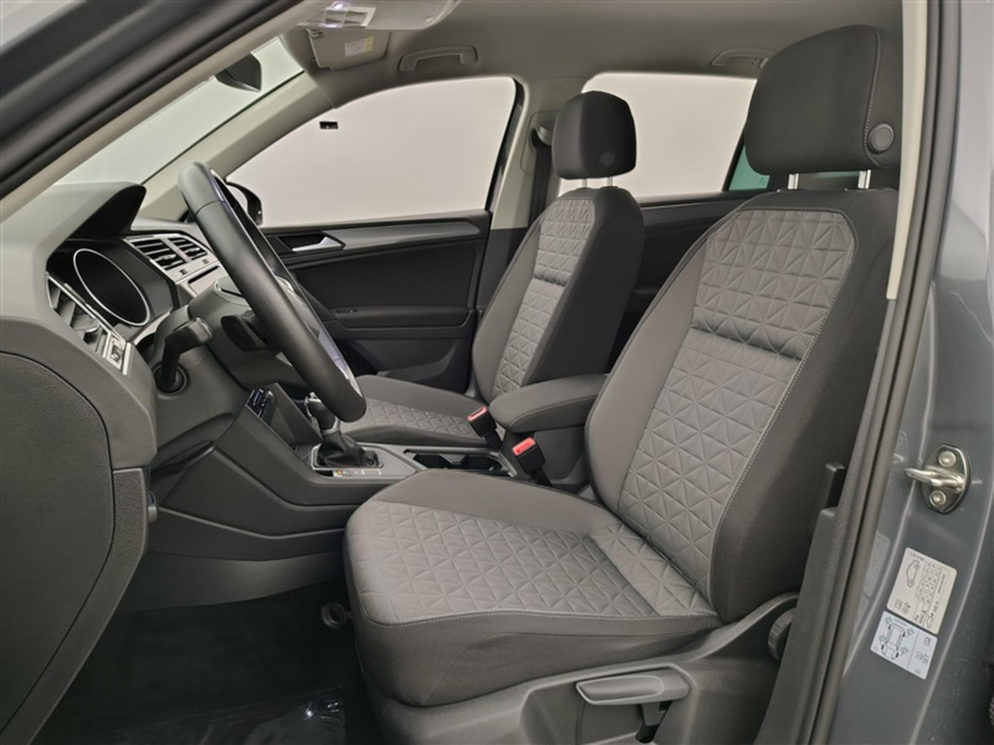 VW Tiguan 1.5 TSI 150Cv DSG7 Comfortline NAVI / CAMERA (2022) - Foto 7