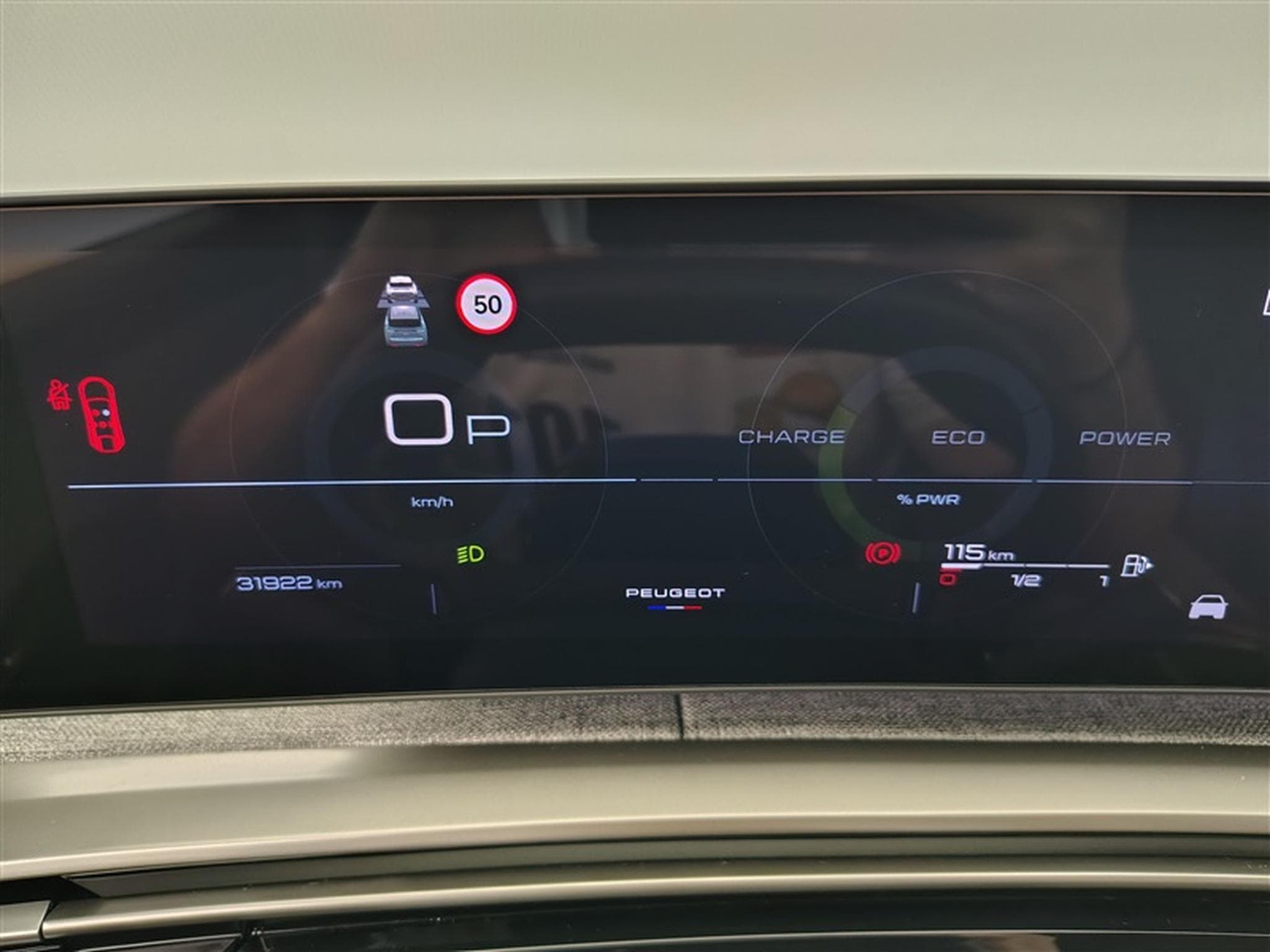 Peugeot 3008 1.2 HYBRID 145cv e-DSC6 Allure NAVI / FULL LED / CAMERA 360 (2025) - Foto 10
