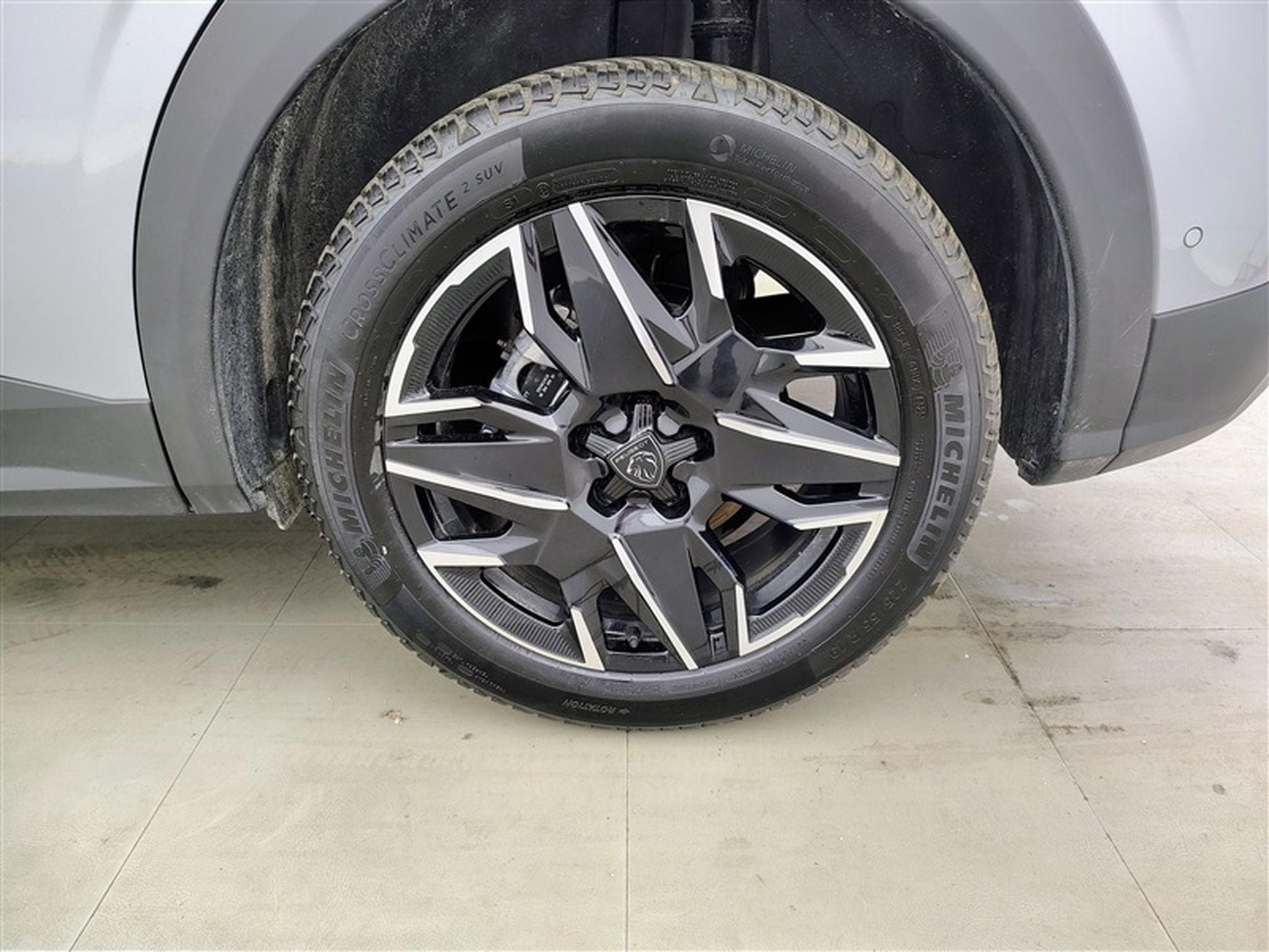 Peugeot 3008 1.2 HYBRID 145cv e-DSC6 Allure NAVI / FULL LED / CAMERA 360 (2025) - Foto 6