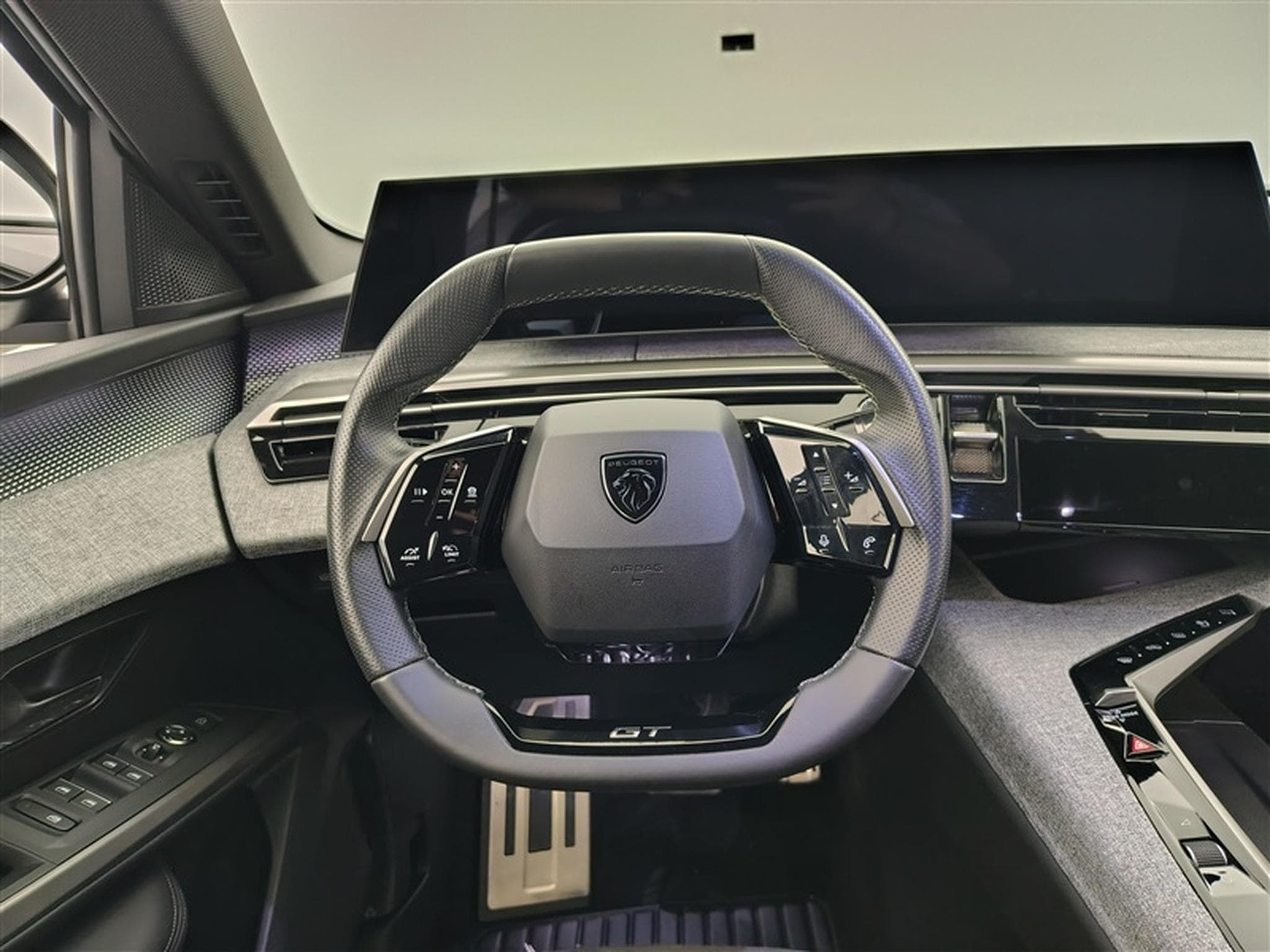 Peugeot 3008 1.2 HYBRID 145cv e-DSC6 Allure NAVI / FULL LED / CAMERA 360 (2025) - Foto 9