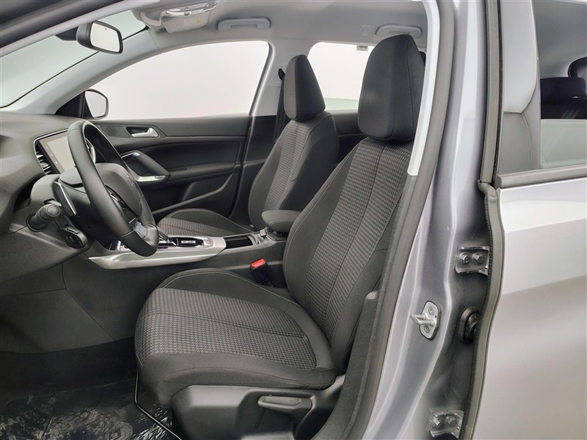 Peugeot 308 SW 1.2 PureTech Active Pack EAT8/NAVI/LED/JA16/PDC (2021) - Foto 7