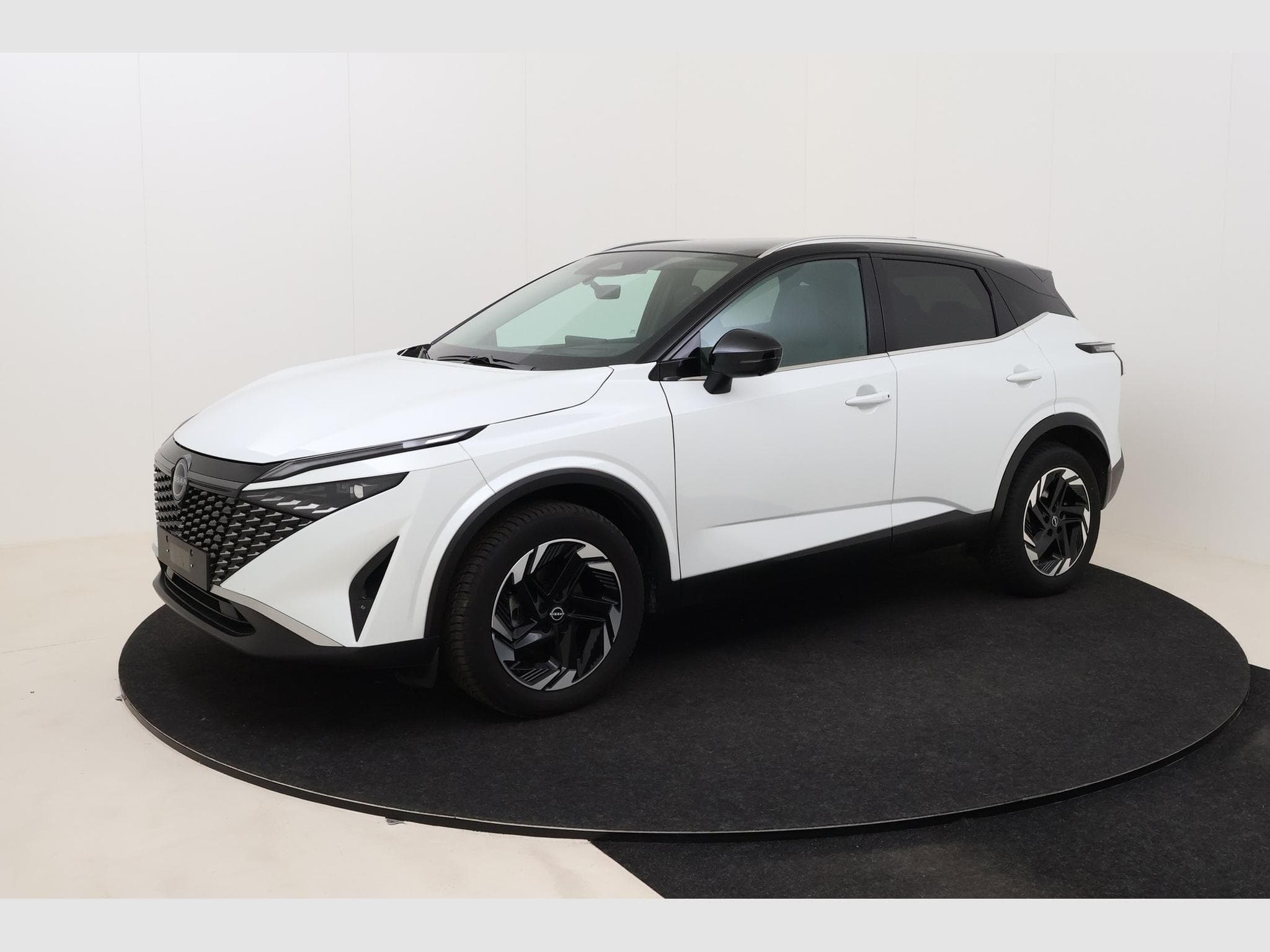 Nissan Qashqai N-Connecta Winter Comfort + PANO + 2 Tone (2025) - Photo 10