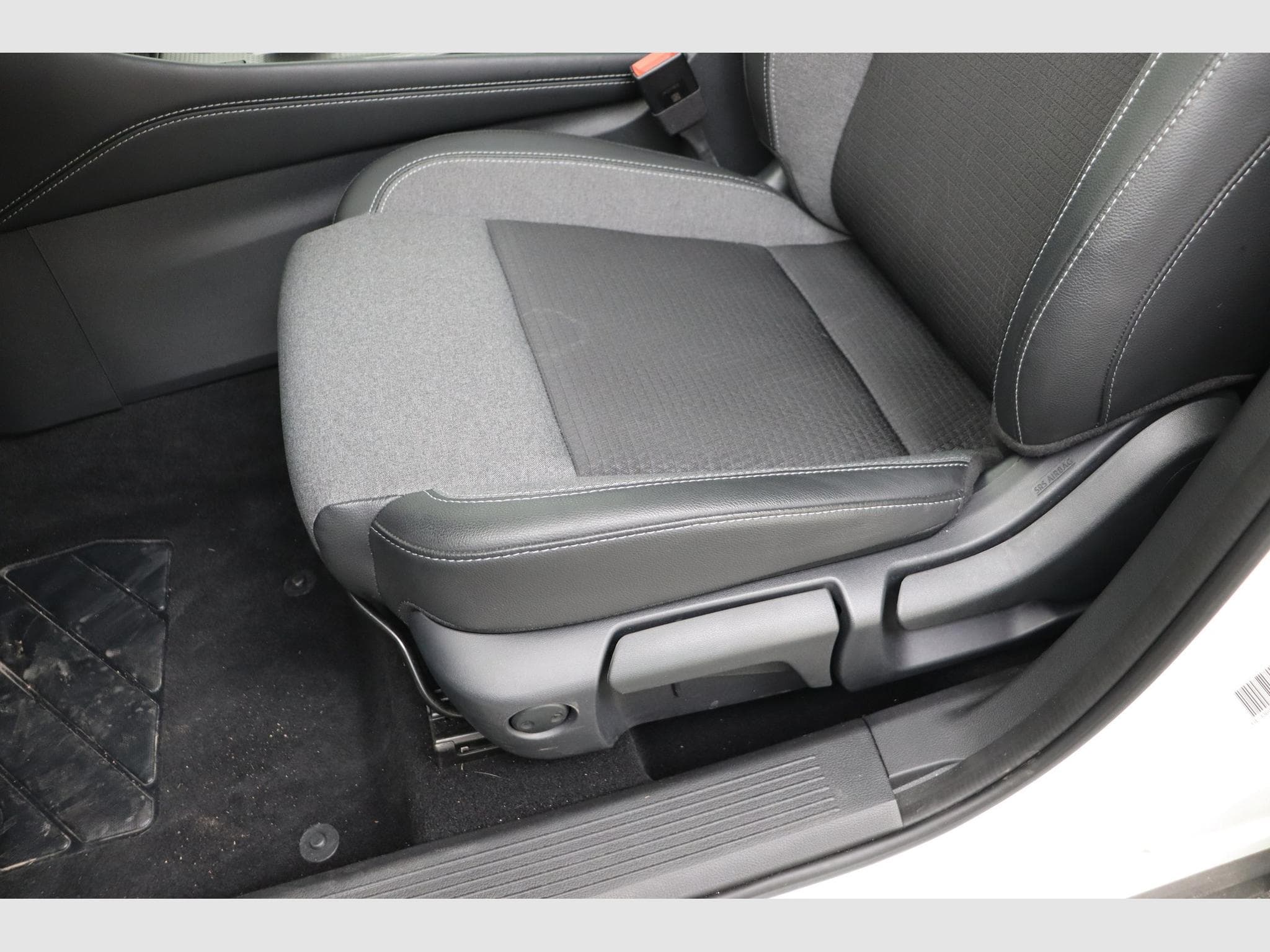 Nissan Qashqai N-Connecta Winter Comfort + PANO + 2 Tone (2025) - Photo 15