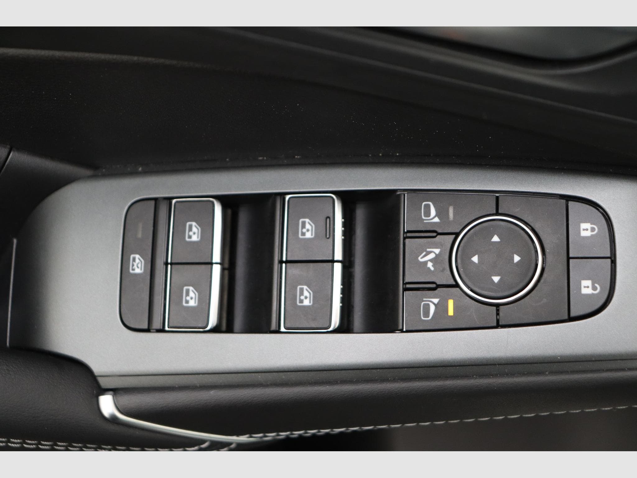 Nissan Qashqai N-Connecta Winter Comfort + PANO + 2 Tone (2025) - Photo 17