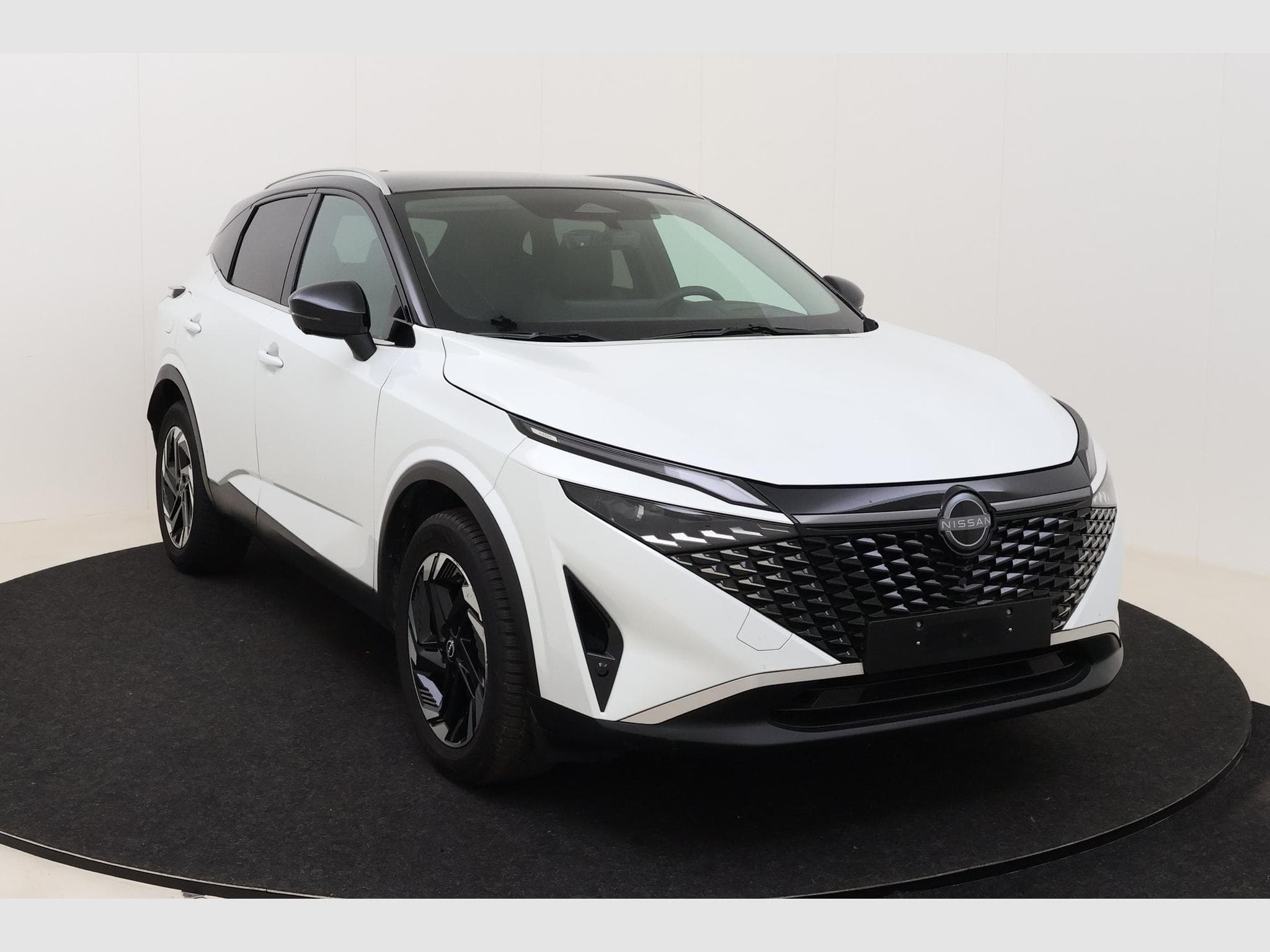 Nissan Qashqai N-Connecta Winter Comfort + PANO + 2 Tone (2025) - Photo 3