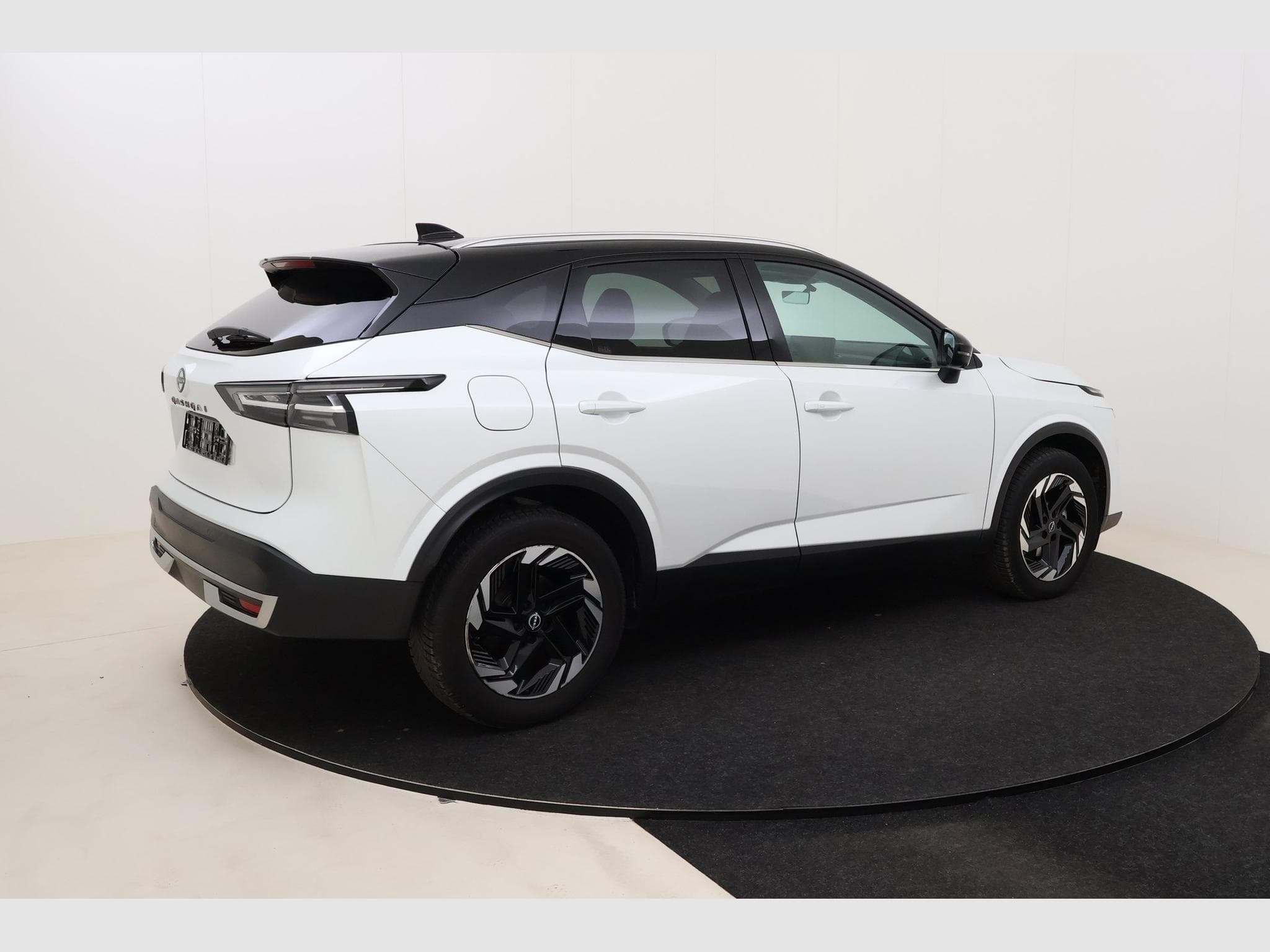 Nissan Qashqai N-Connecta Winter Comfort + PANO + 2 Tone (2025) - Photo 5
