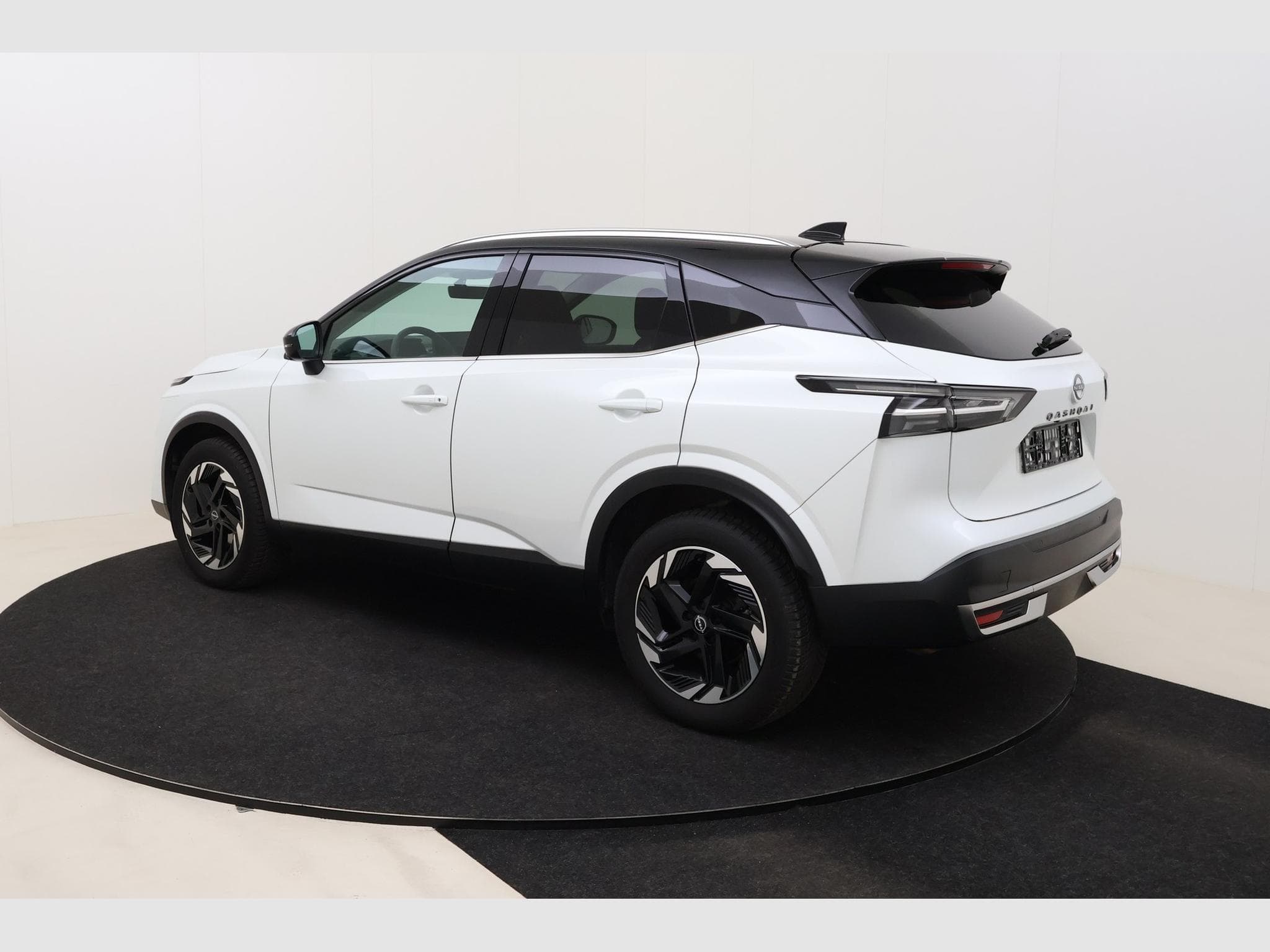 Nissan Qashqai N-Connecta Winter Comfort + PANO + 2 Tone (2025) - Photo 8