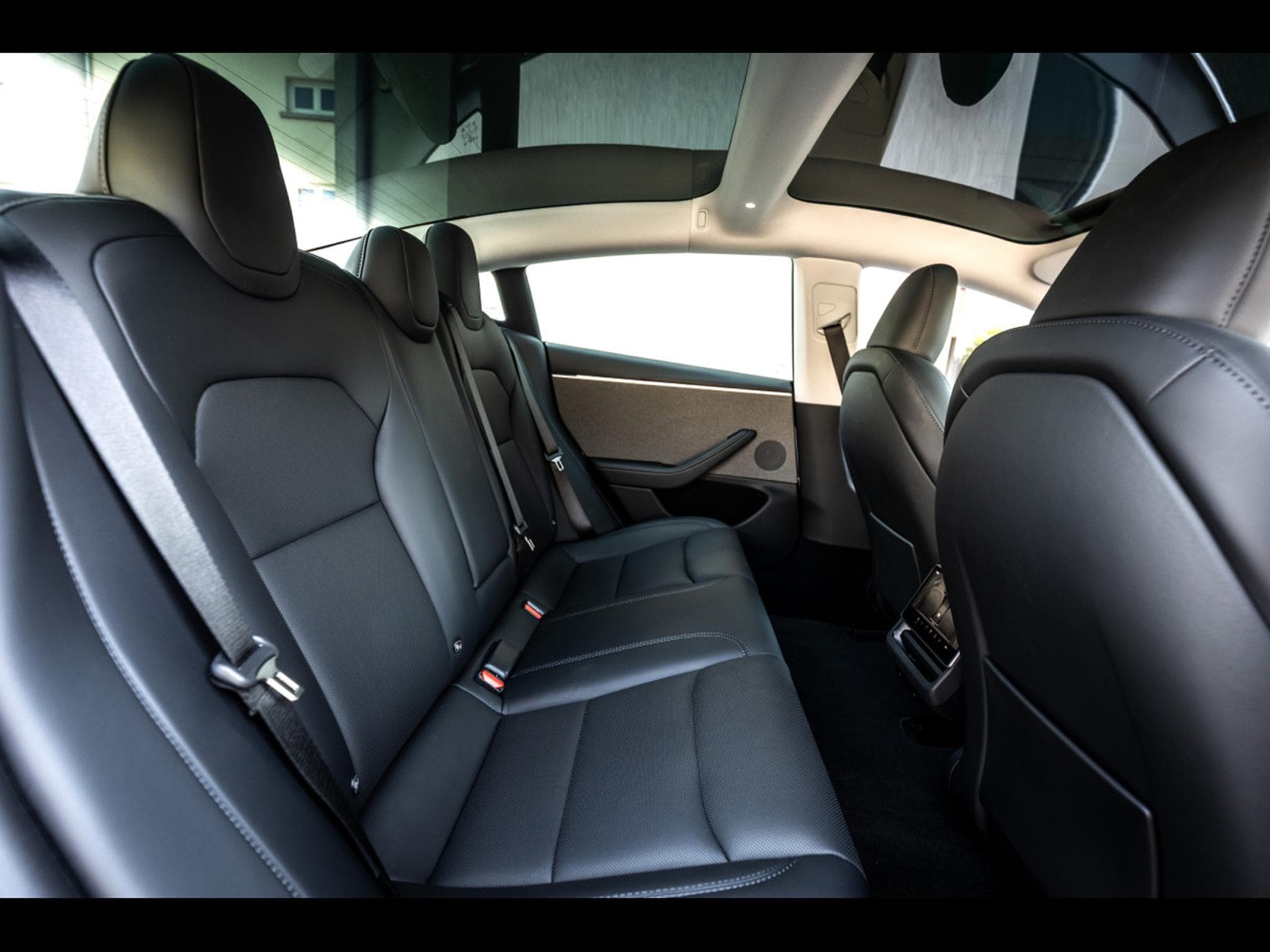 Tesla Model 3 HIGHLAND RWD - AUTOPILOT (2024) - Photo 15