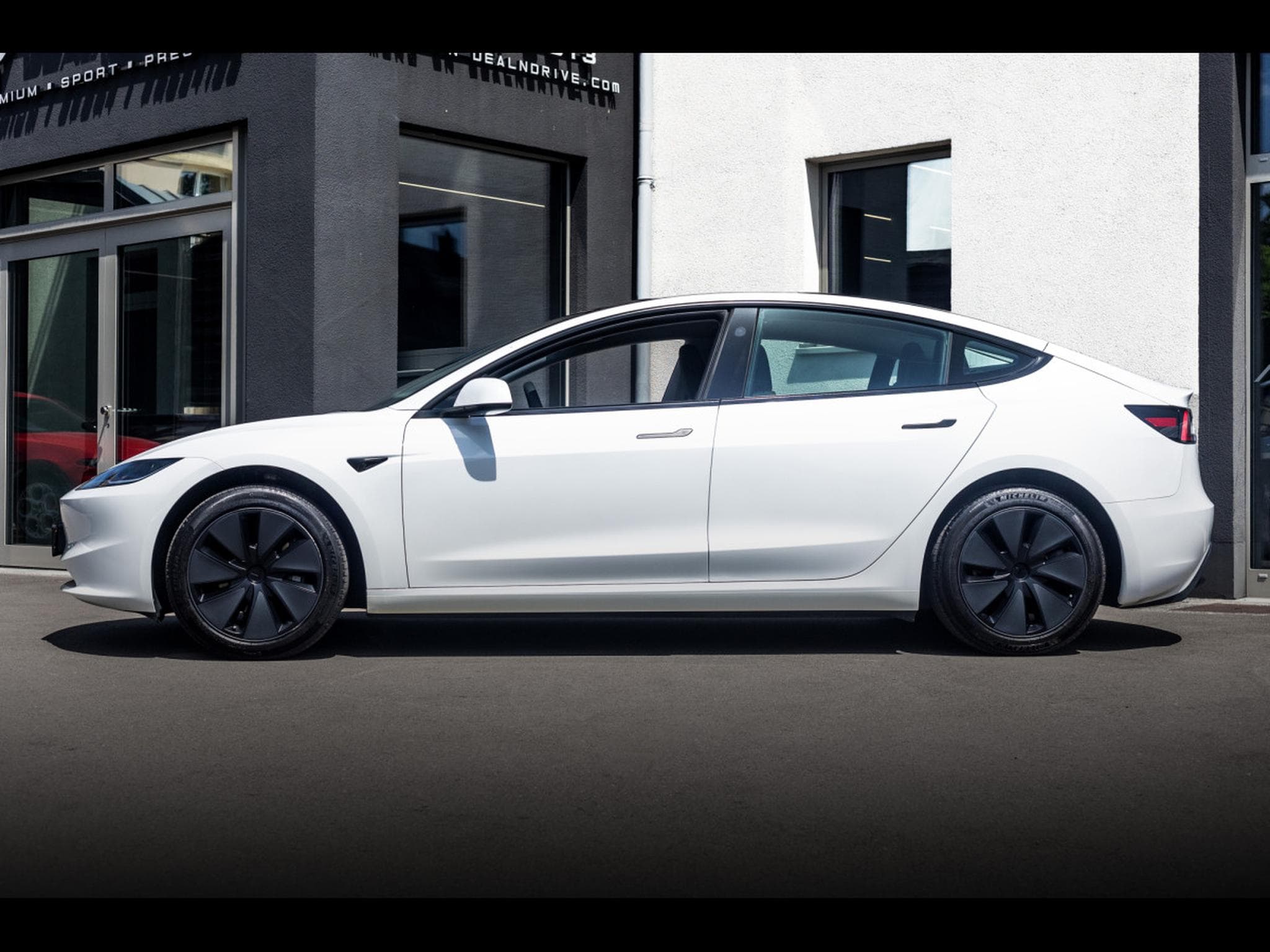 Tesla Model 3 HIGHLAND RWD - AUTOPILOT (2024) - Photo 2