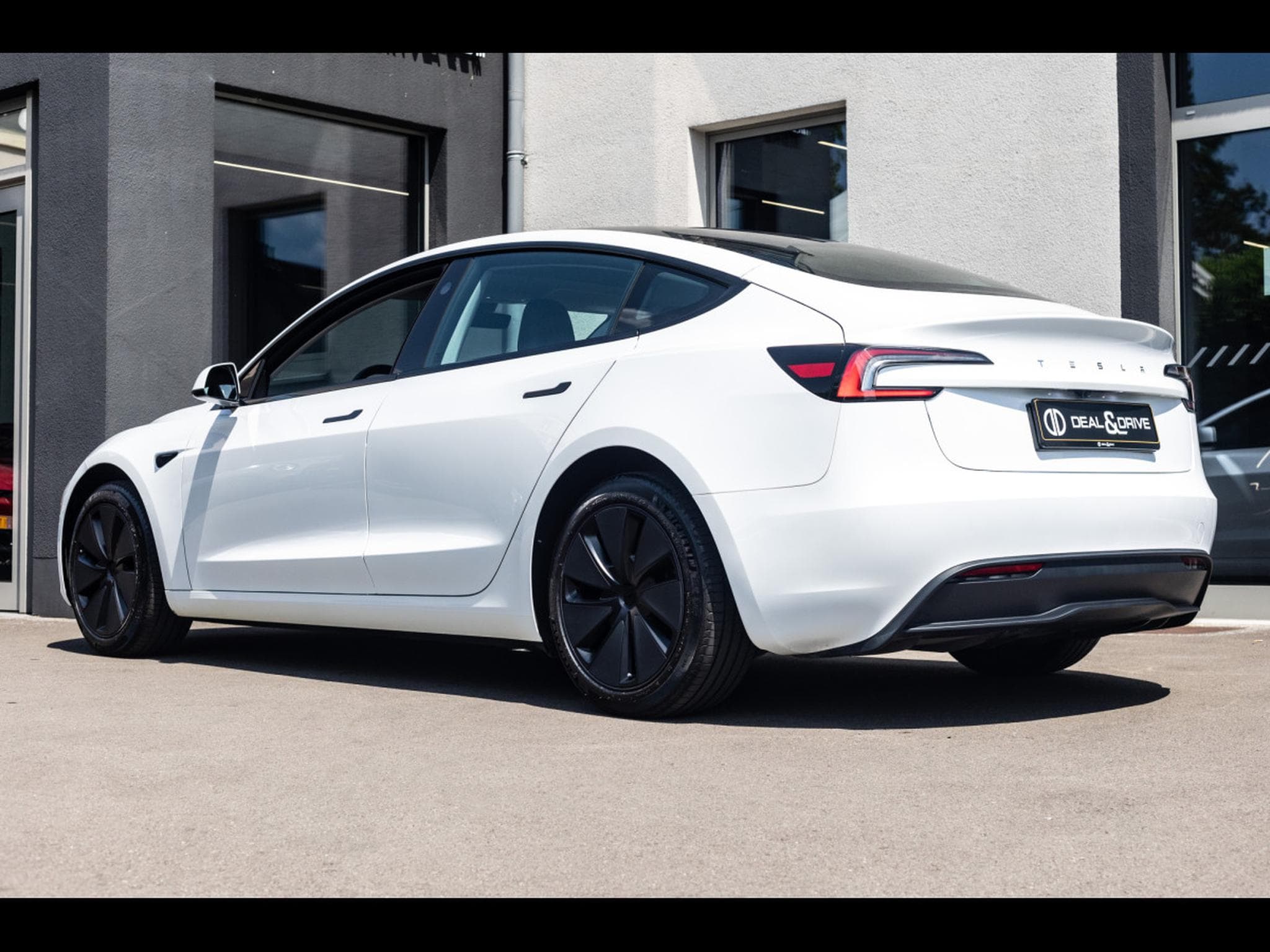 Tesla Model 3 HIGHLAND RWD - AUTOPILOT (2024) - Photo 3