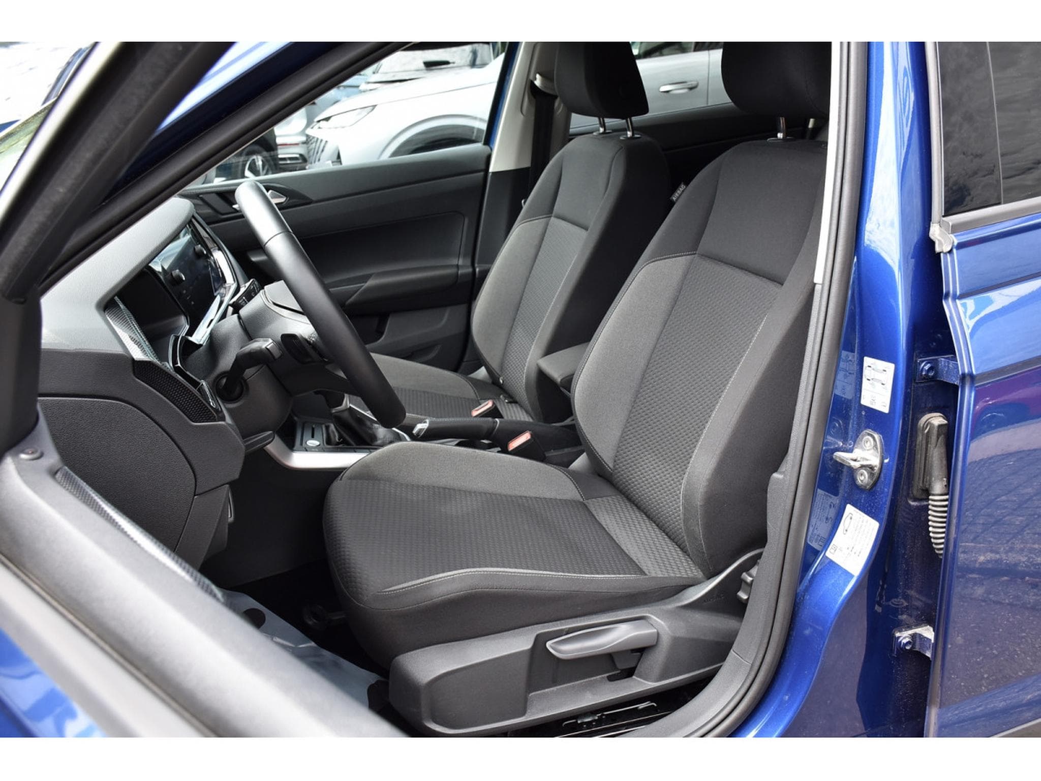 VW Taigo 1.0 TSI Life DSG ACC TRAVEL CAM KEYLESS JA17 1° MAIN (2025) - Foto 6
