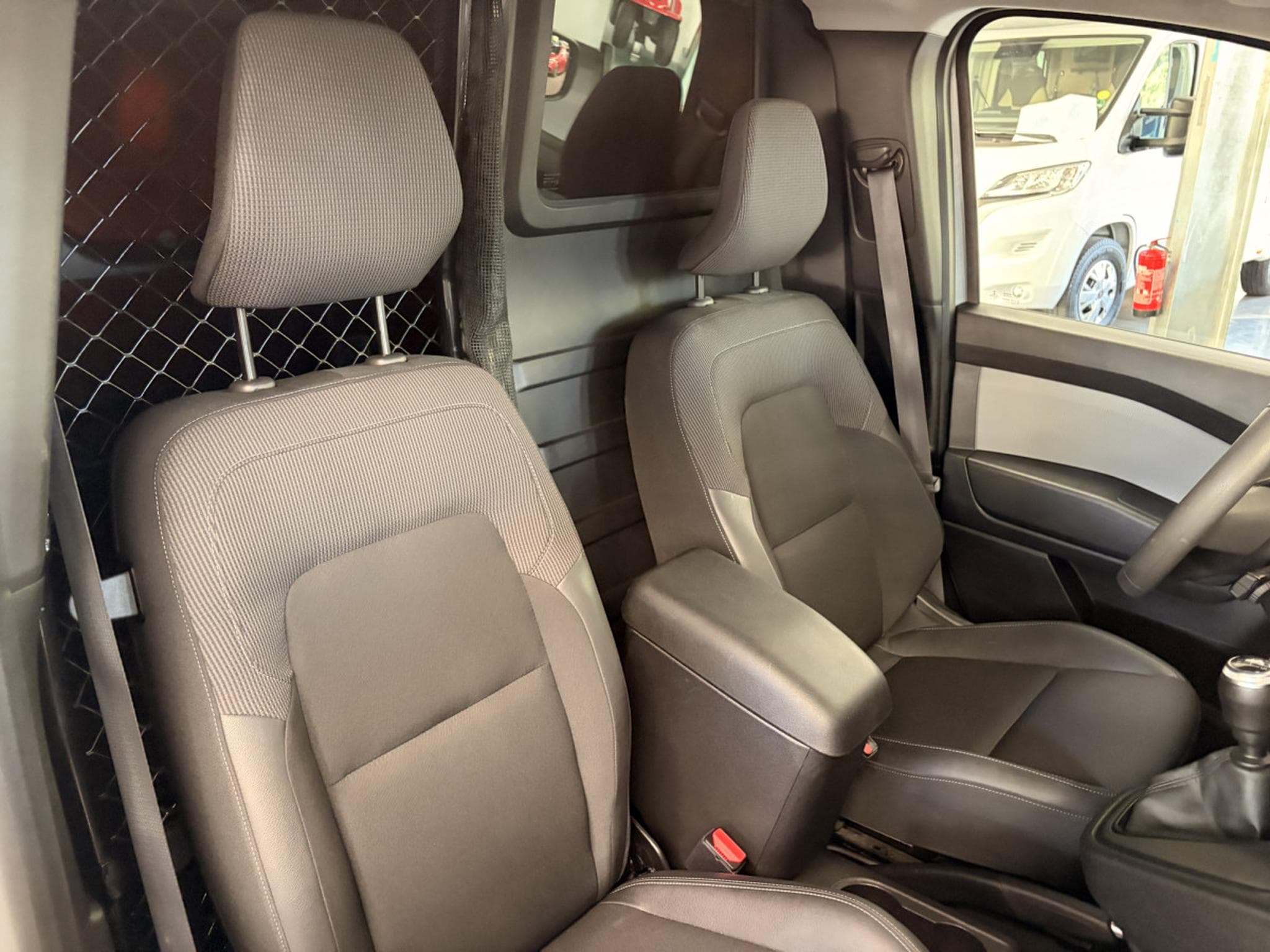 Renault Kangoo 1.3 TCe 130HP (2022) - Foto 11
