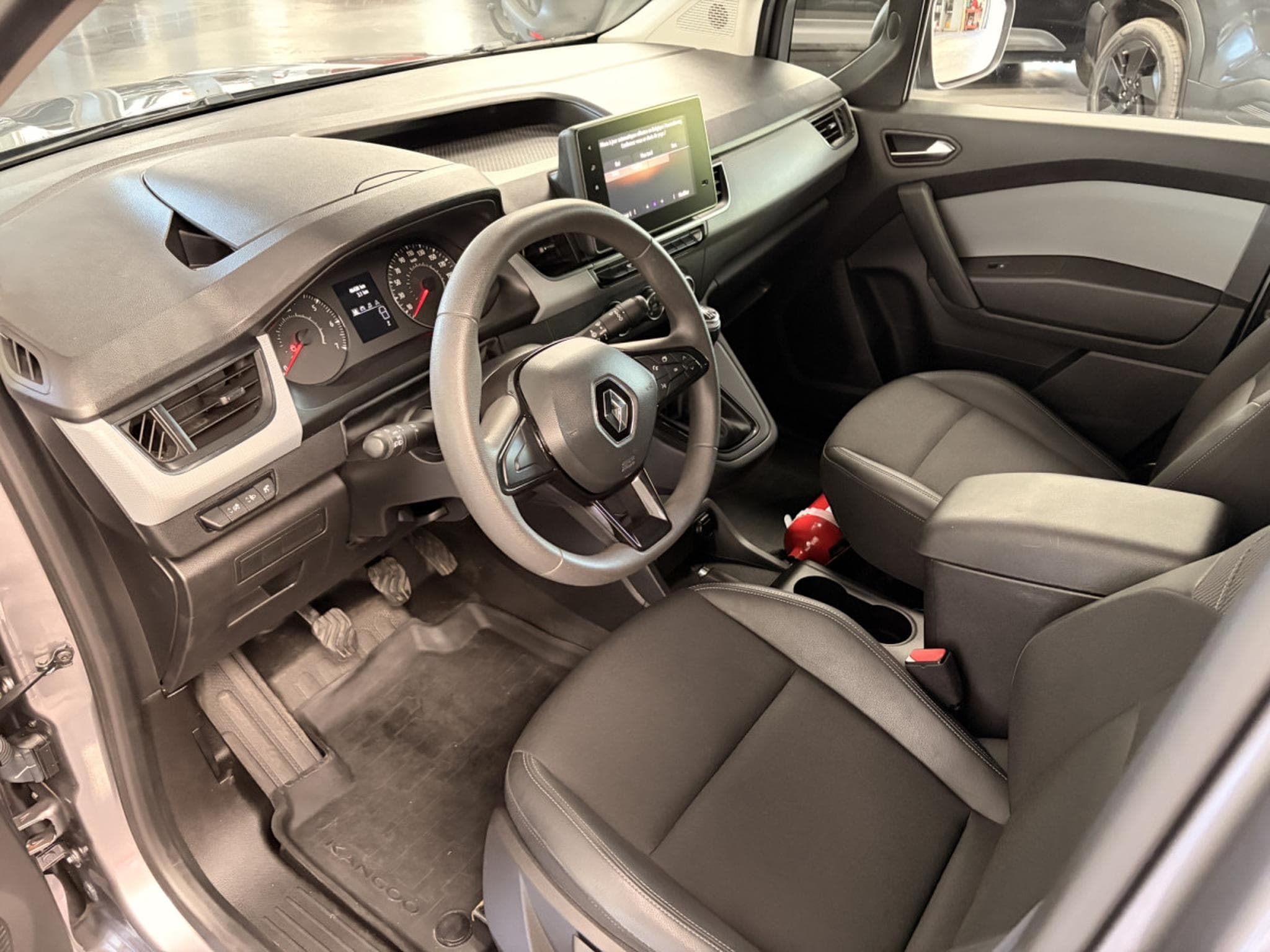 Renault Kangoo 1.3 TCe 130HP (2022) - Foto 9