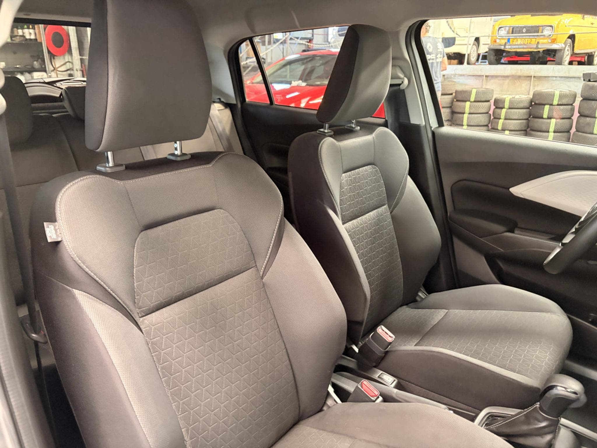 Suzuki Swift 1.2 GL+ MildHybrid Automatique (2025) - Foto 12