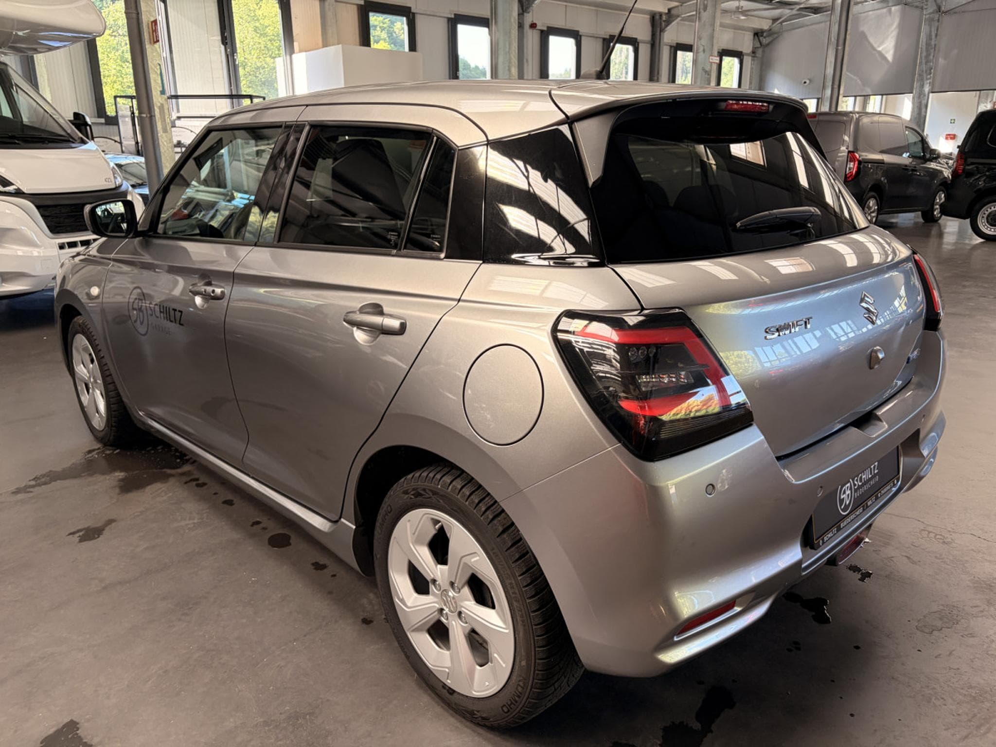 Suzuki Swift 1.2 GL+ MildHybrid Automatique (2025) - Foto 5