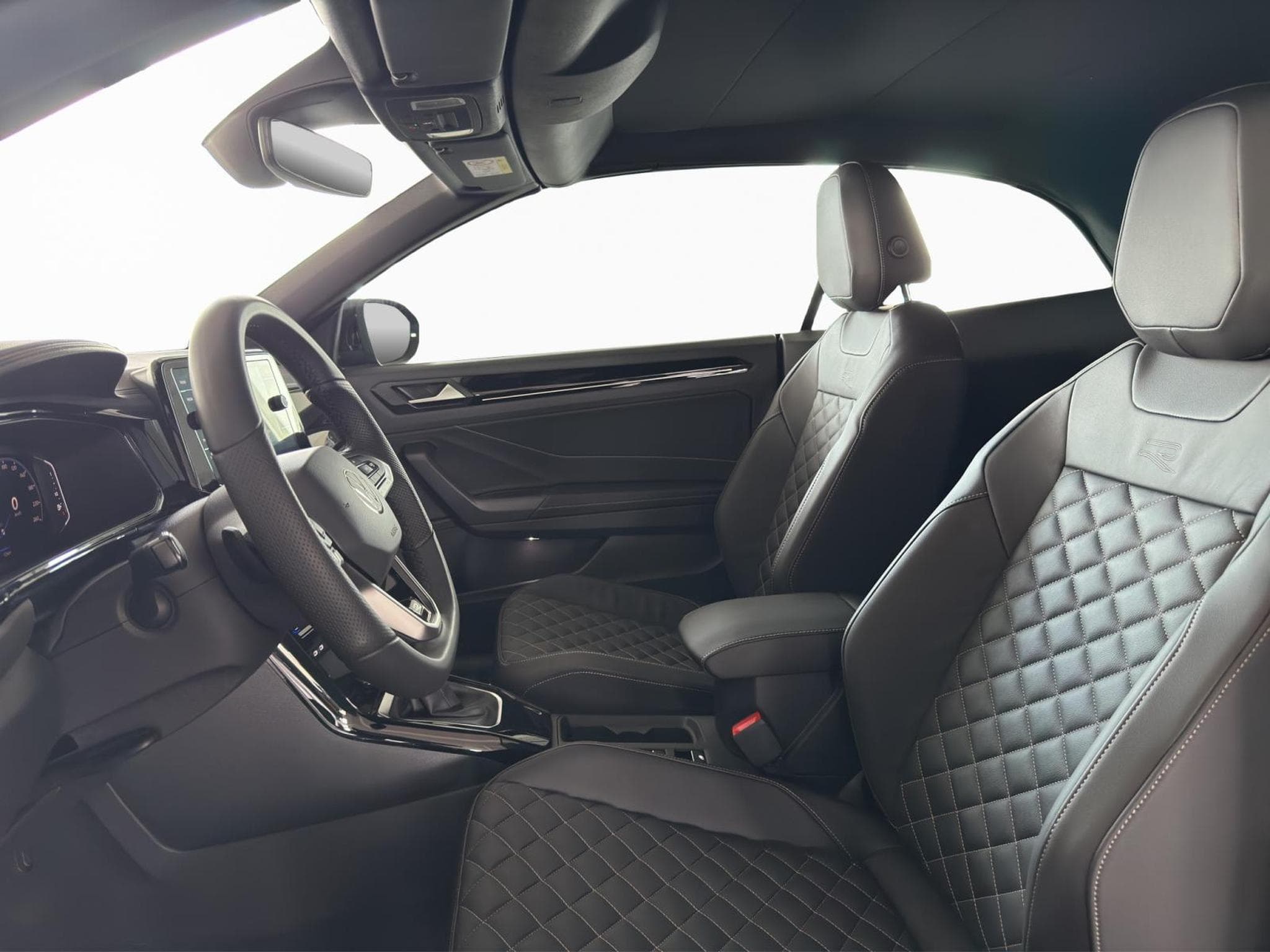 VW T-Roc R-LINE (2026) - Photo 9