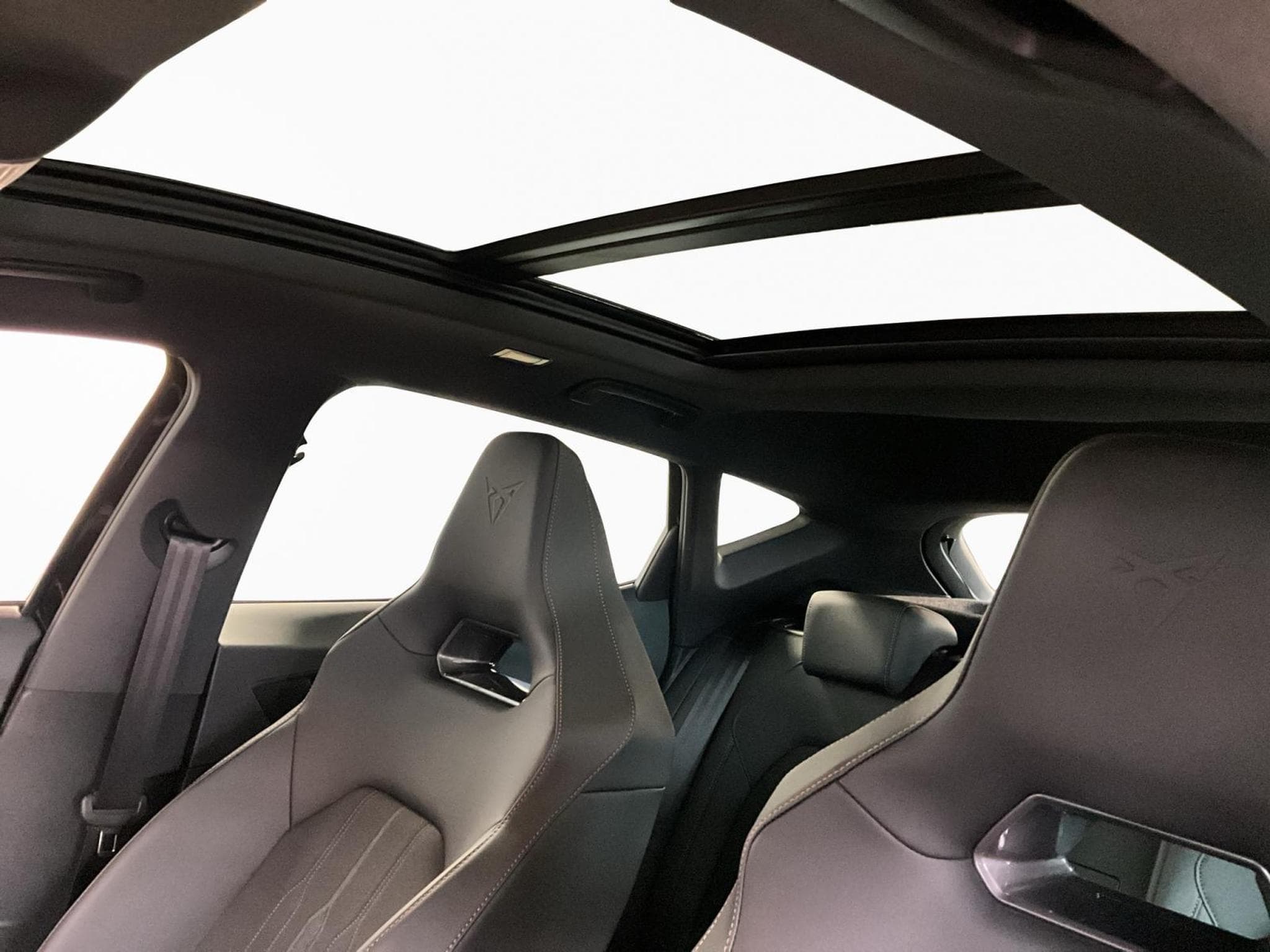 Cupra Formentor VZ+DSG+4Drive+Pano+Navi (2024) - Photo 15
