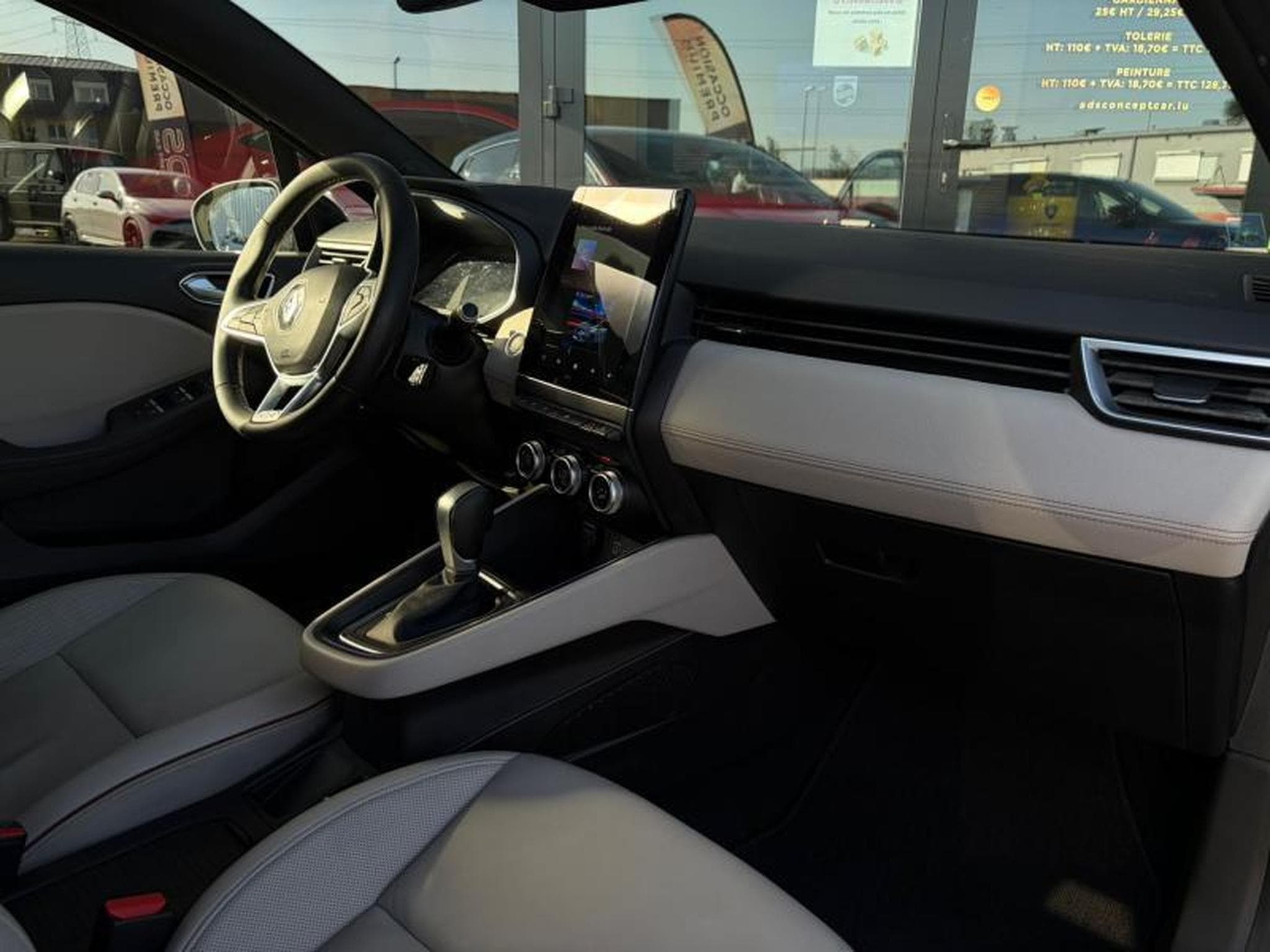 Renault Clio V Initiale Paris TCE 130 (2020) - Photo 12