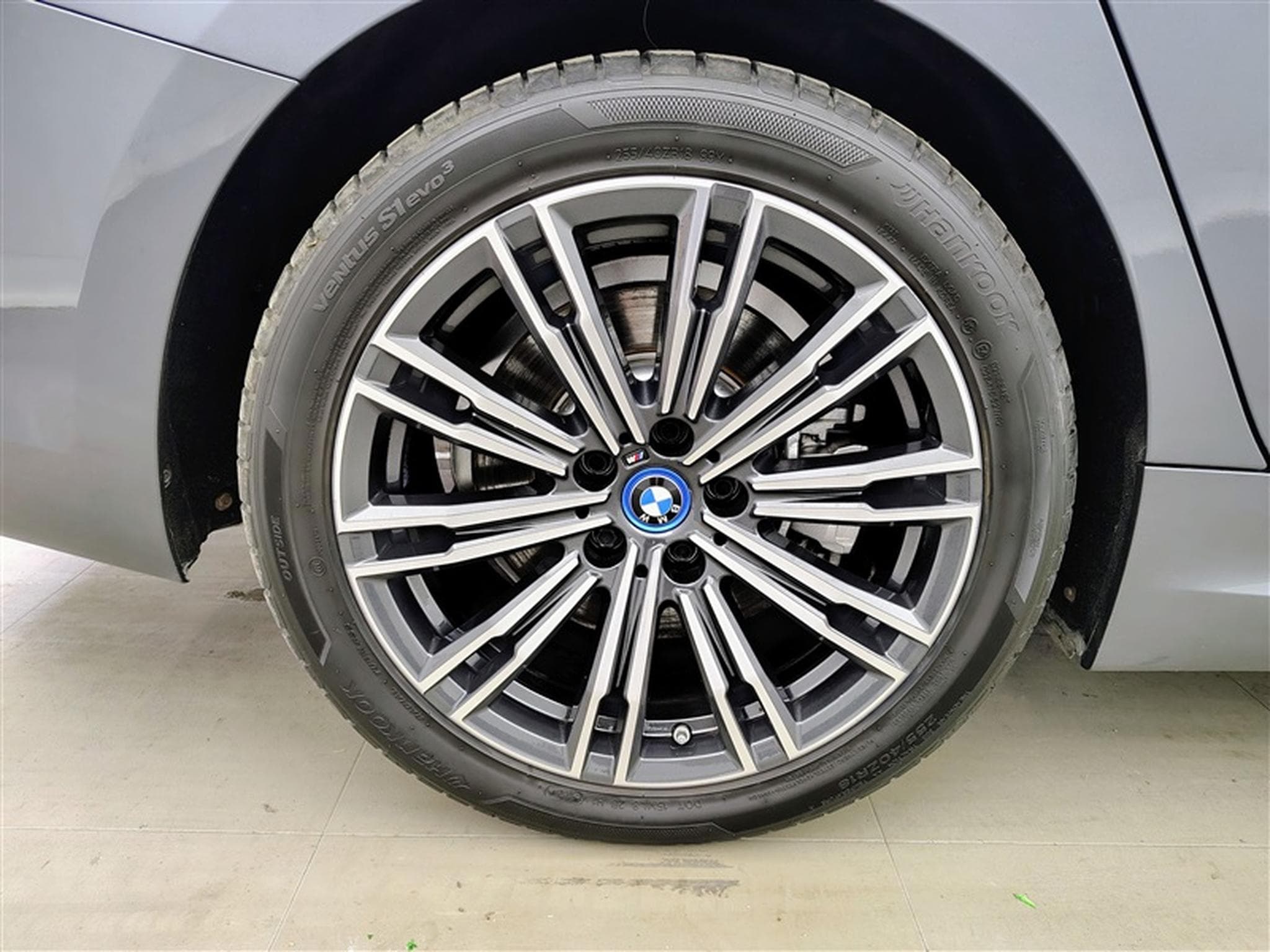 BMW 330 e XDrive PHEV PACK M NAV/CARPLAY/CAM/CUIR/PANO/LASER LED/HUD (2022) - Foto 6
