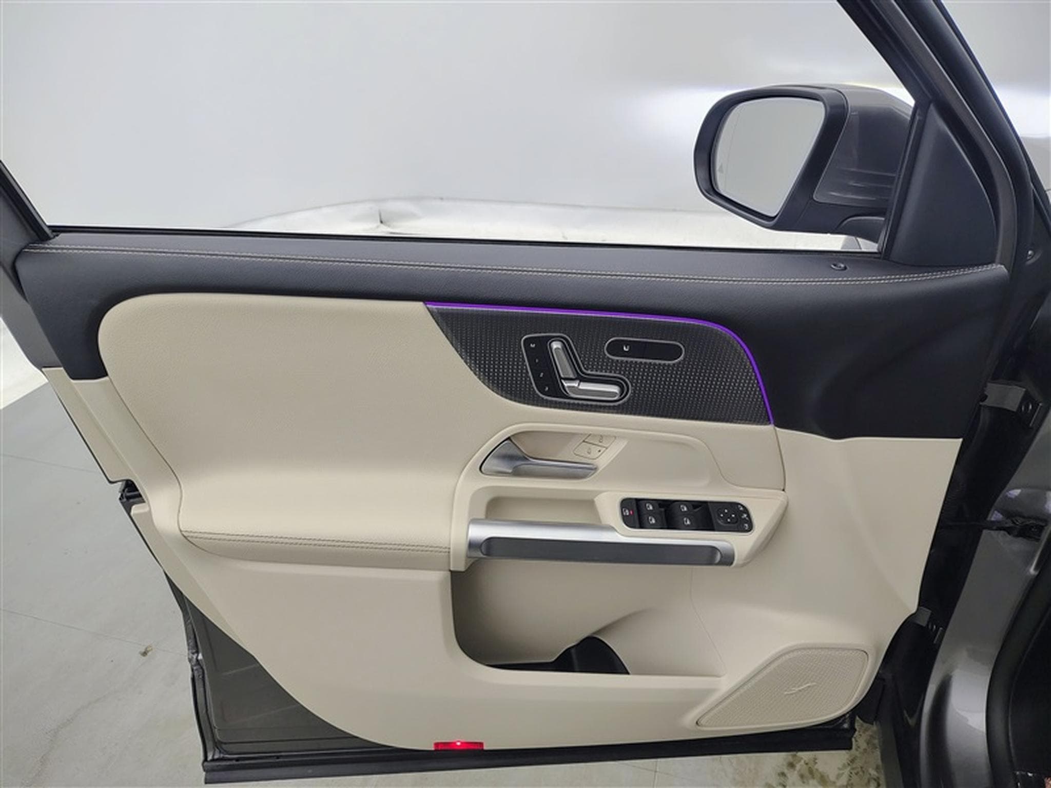 Mercedes GLB 180 d AUTOM. Luxury NAVI / CUIR SPORT / FULL LED (2022) - Foto 17