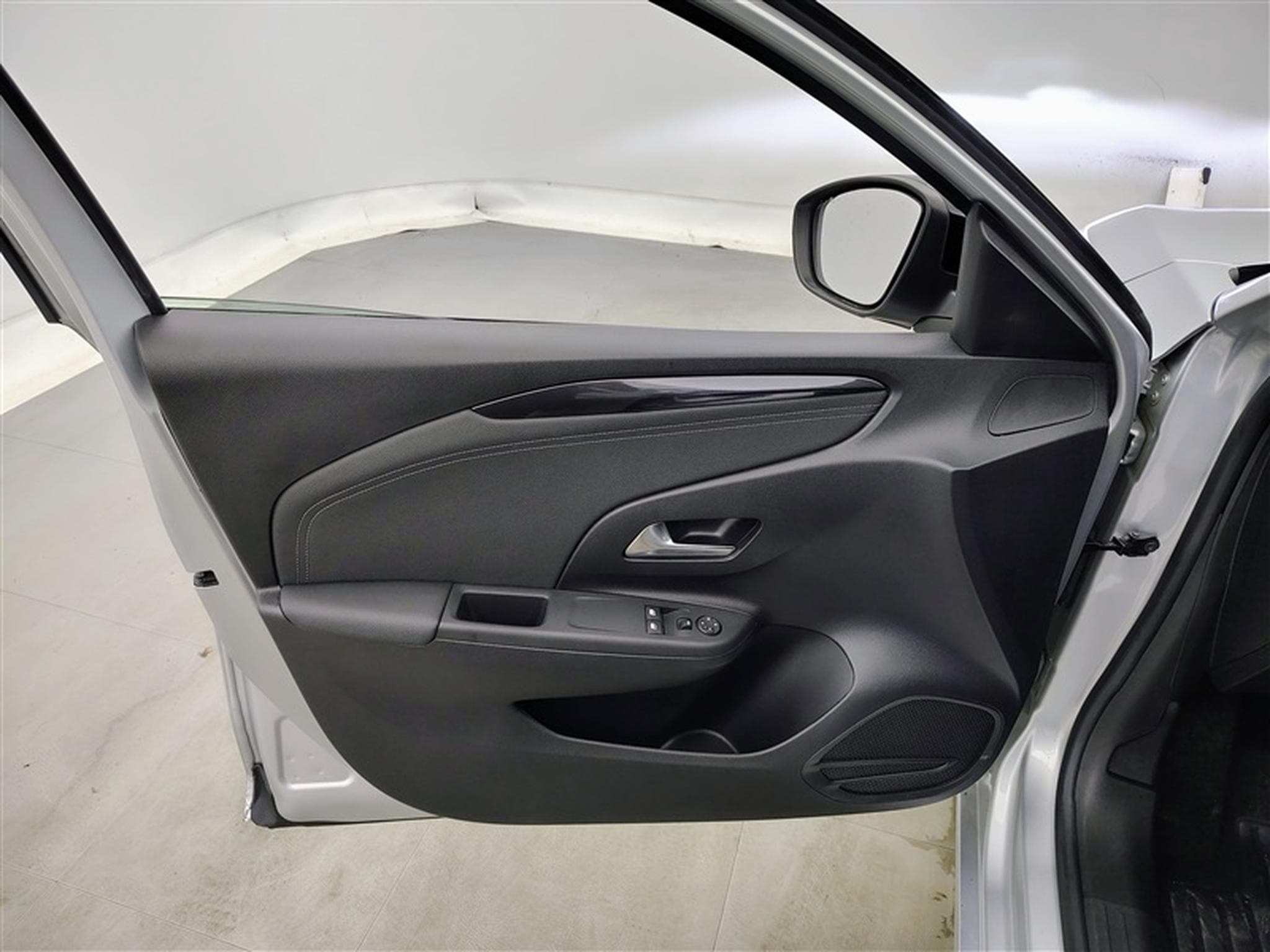 Opel Corsa 1.2i Elegance NAVI / FULL LED / PDC (2023) - Foto 17