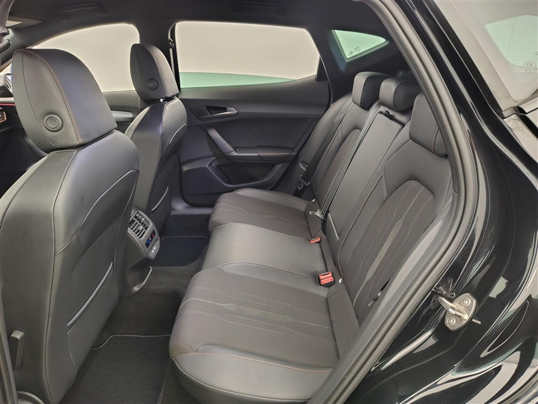 Cupra Formentor 1.4 e-Hybrid PHEV DSG NAVI / S-CUIR / FULL LED (2023) - Foto 13
