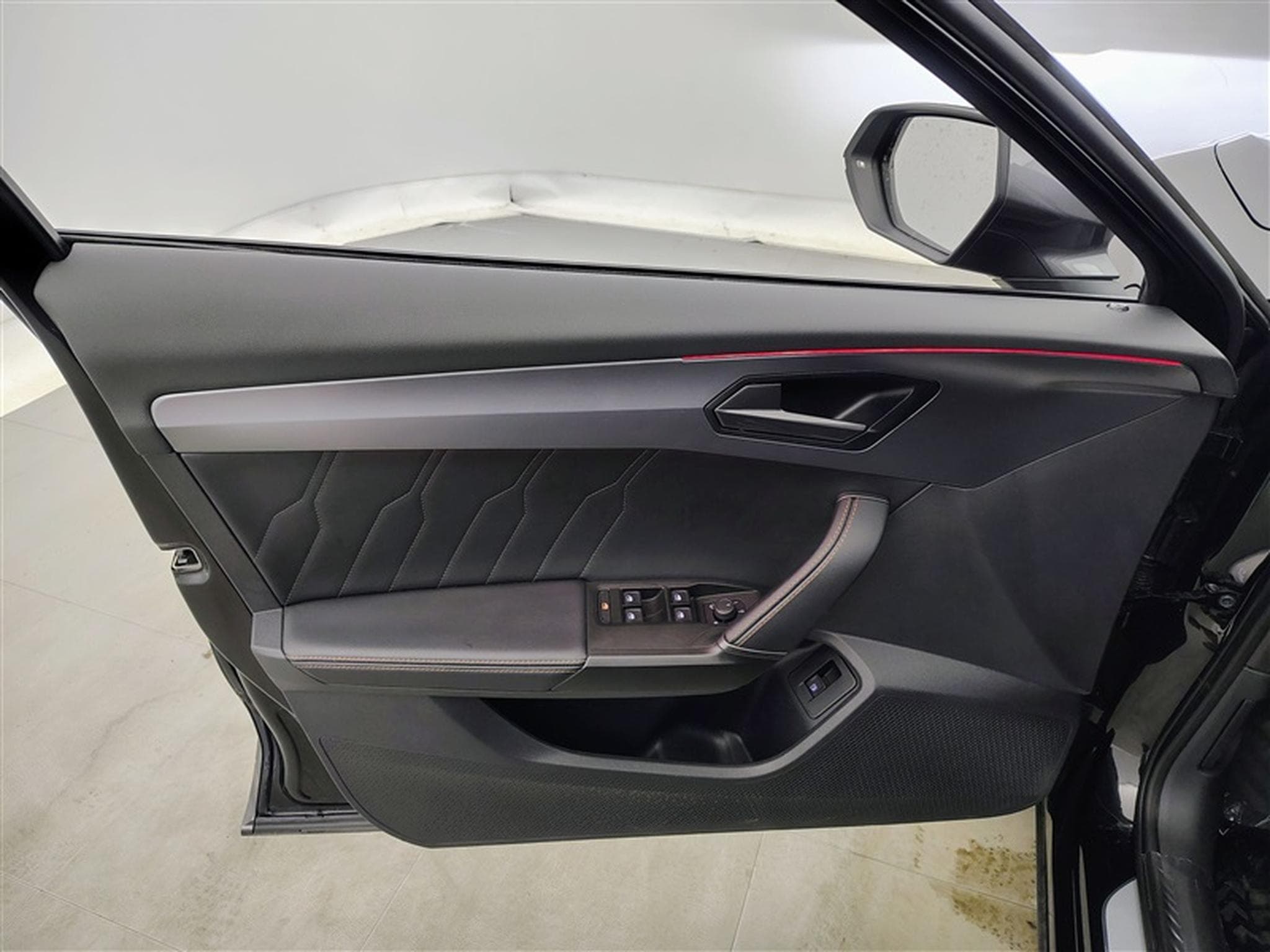 Cupra Formentor 1.4 e-Hybrid PHEV DSG NAVI / S-CUIR / FULL LED (2023) - Foto 17