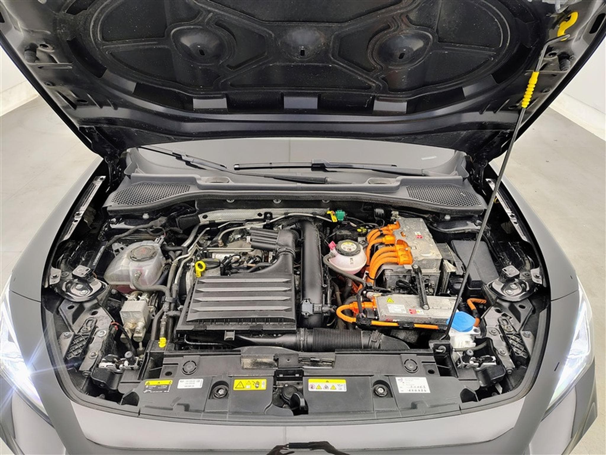 Cupra Formentor 1.4 e-Hybrid PHEV DSG NAVI / S-CUIR / FULL LED (2023) - Foto 19