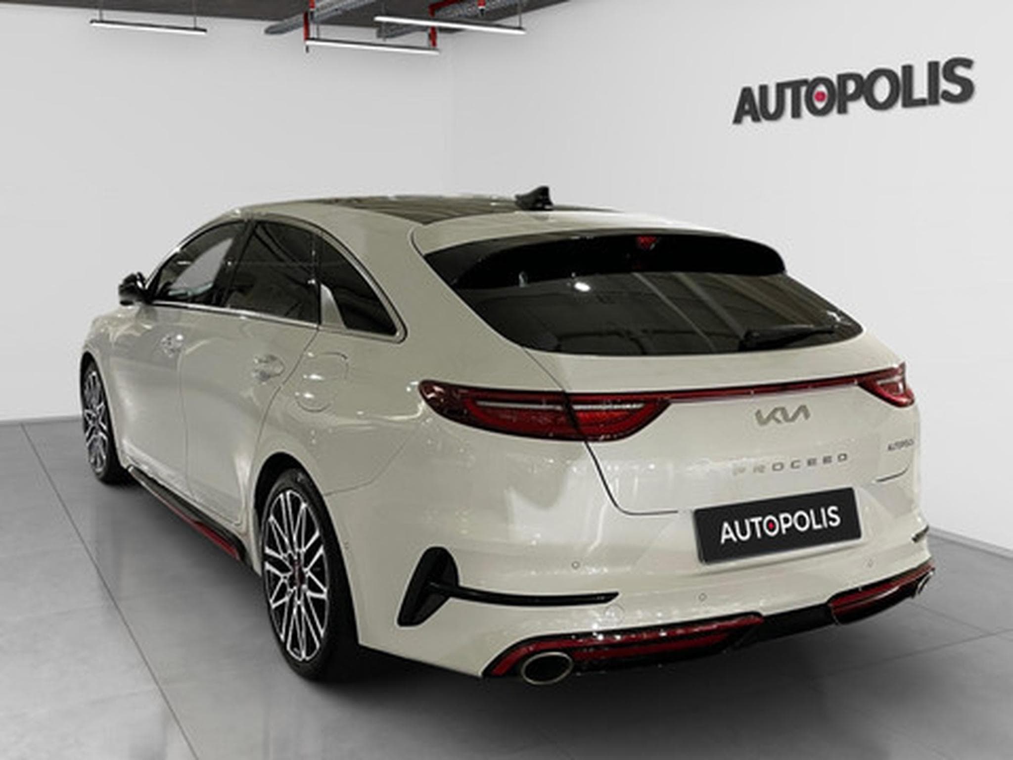 Kia ProCeed GT 1.6 T-GDI 204 DCT ISG (2023) - Photo 20