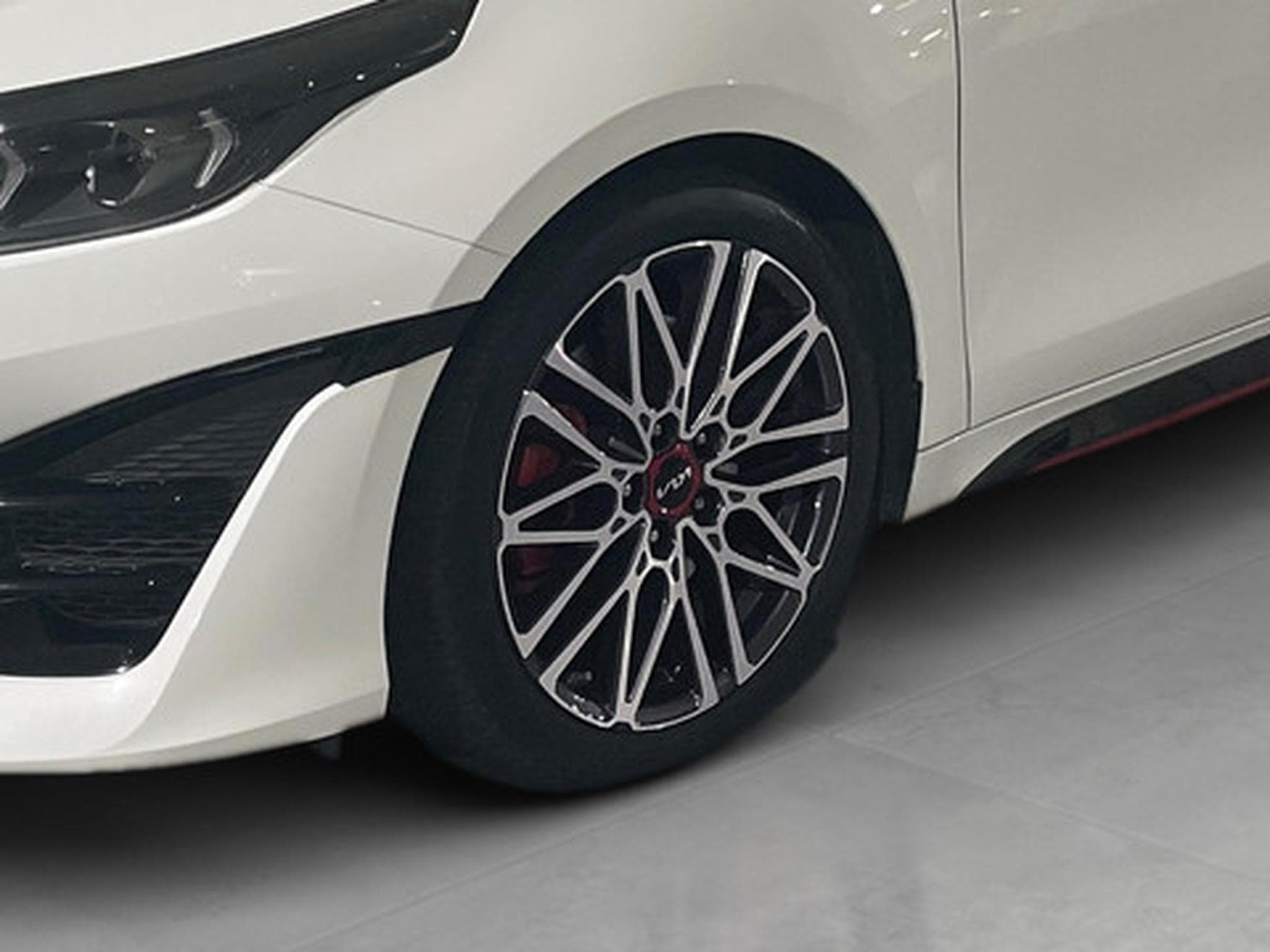Kia ProCeed GT 1.6 T-GDI 204 DCT ISG (2023) - Photo 22