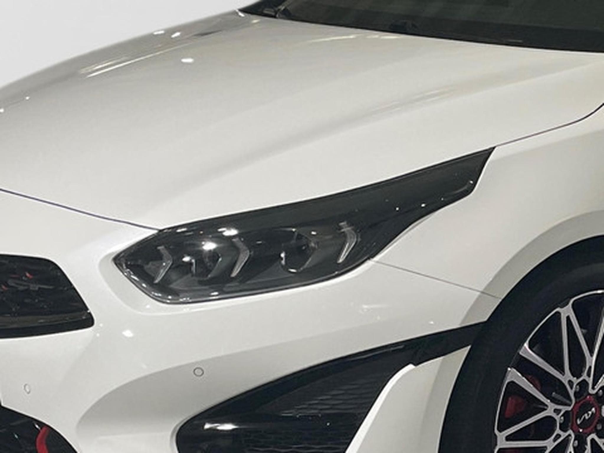 Kia ProCeed GT 1.6 T-GDI 204 DCT ISG (2023) - Photo 23