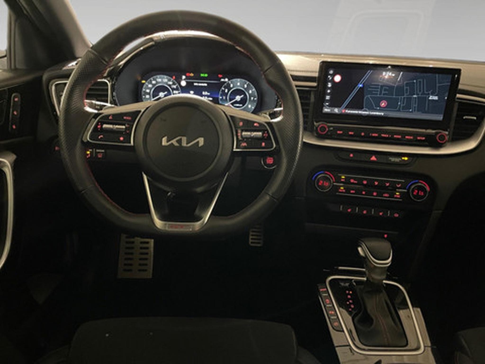Kia ProCeed GT 1.6 T-GDI 204 DCT ISG (2023) - Photo 6