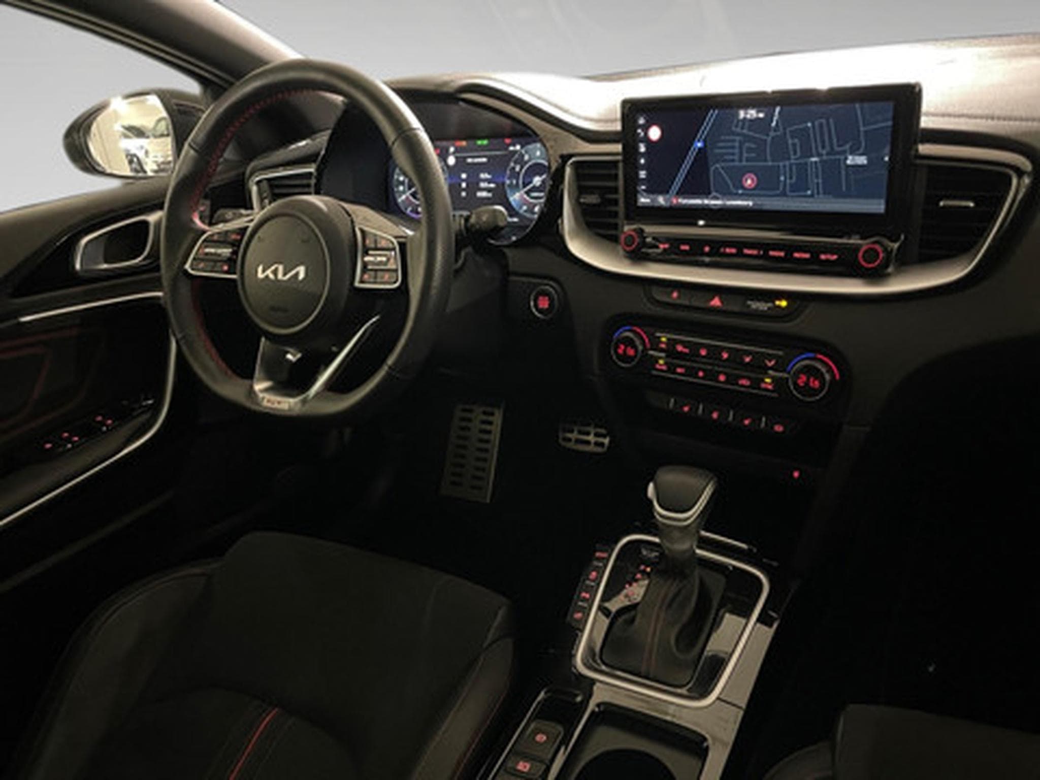 Kia ProCeed GT 1.6 T-GDI 204 DCT ISG (2023) - Photo 7