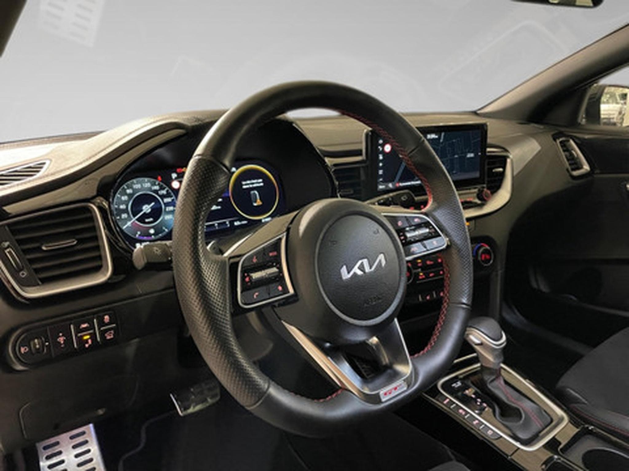 Kia ProCeed GT 1.6 T-GDI 204 DCT ISG (2023) - Photo 8