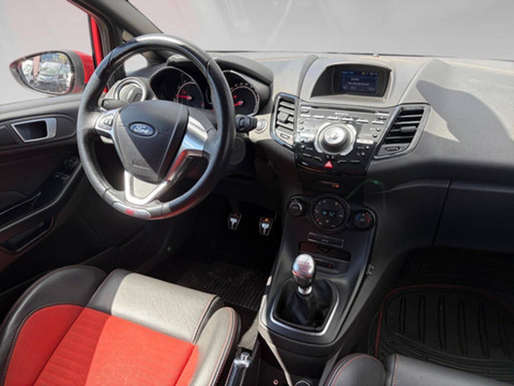 Ford Fiesta 1.6i Ecoboost 134kW ST2 (2016) - Foto 6