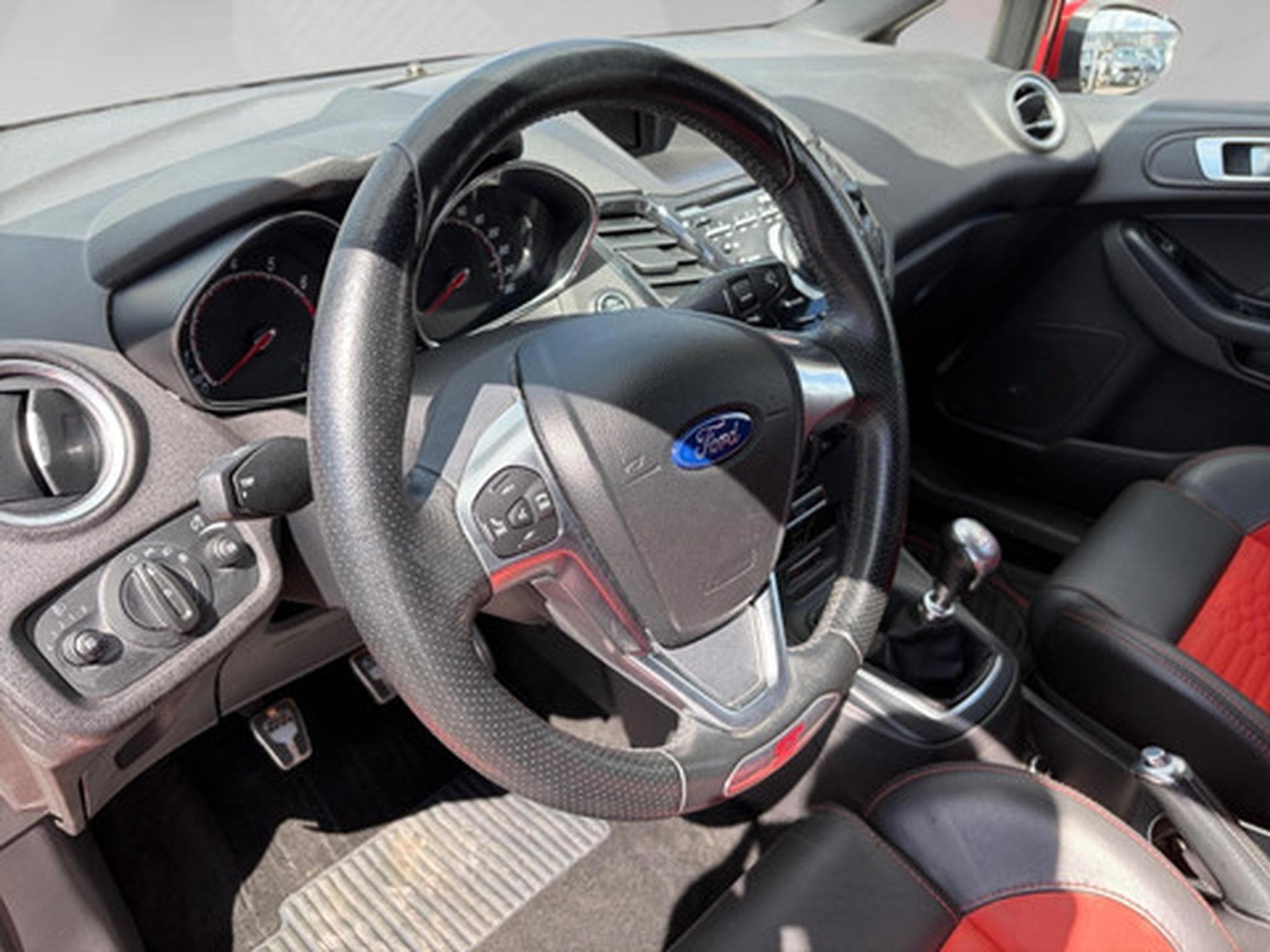 Ford Fiesta 1.6i Ecoboost 134kW ST2 (2016) - Foto 8
