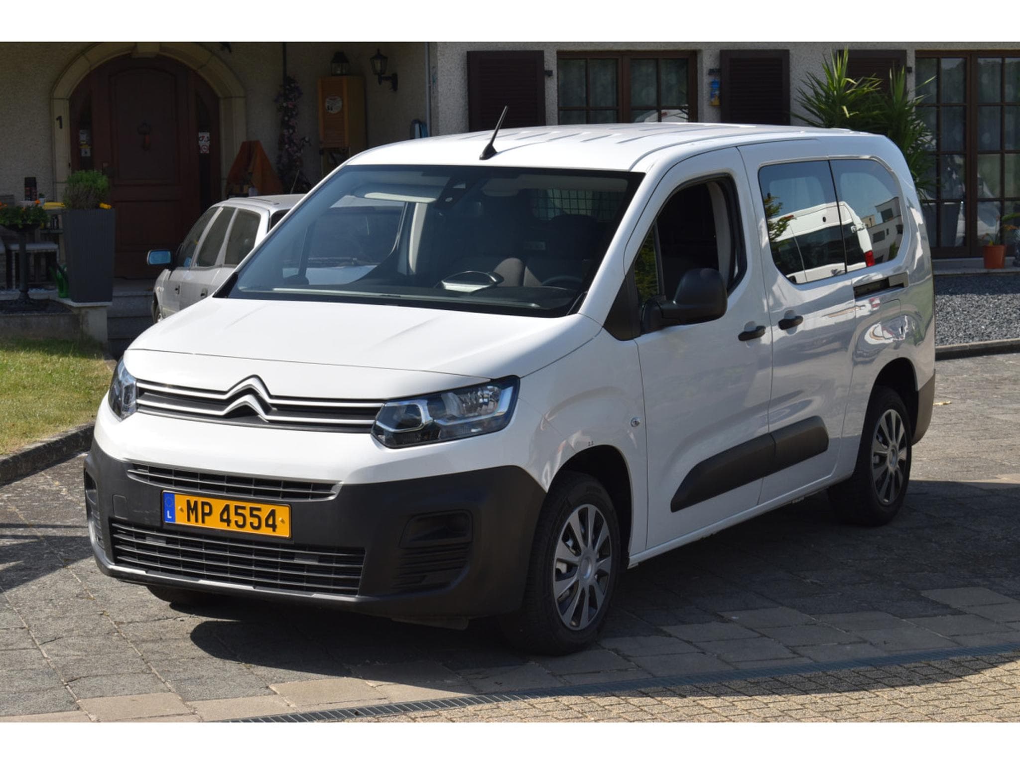 Citroën Berlingo 1,5 DCi 100 maxi 3 places très bon état (2021) - Photo 3