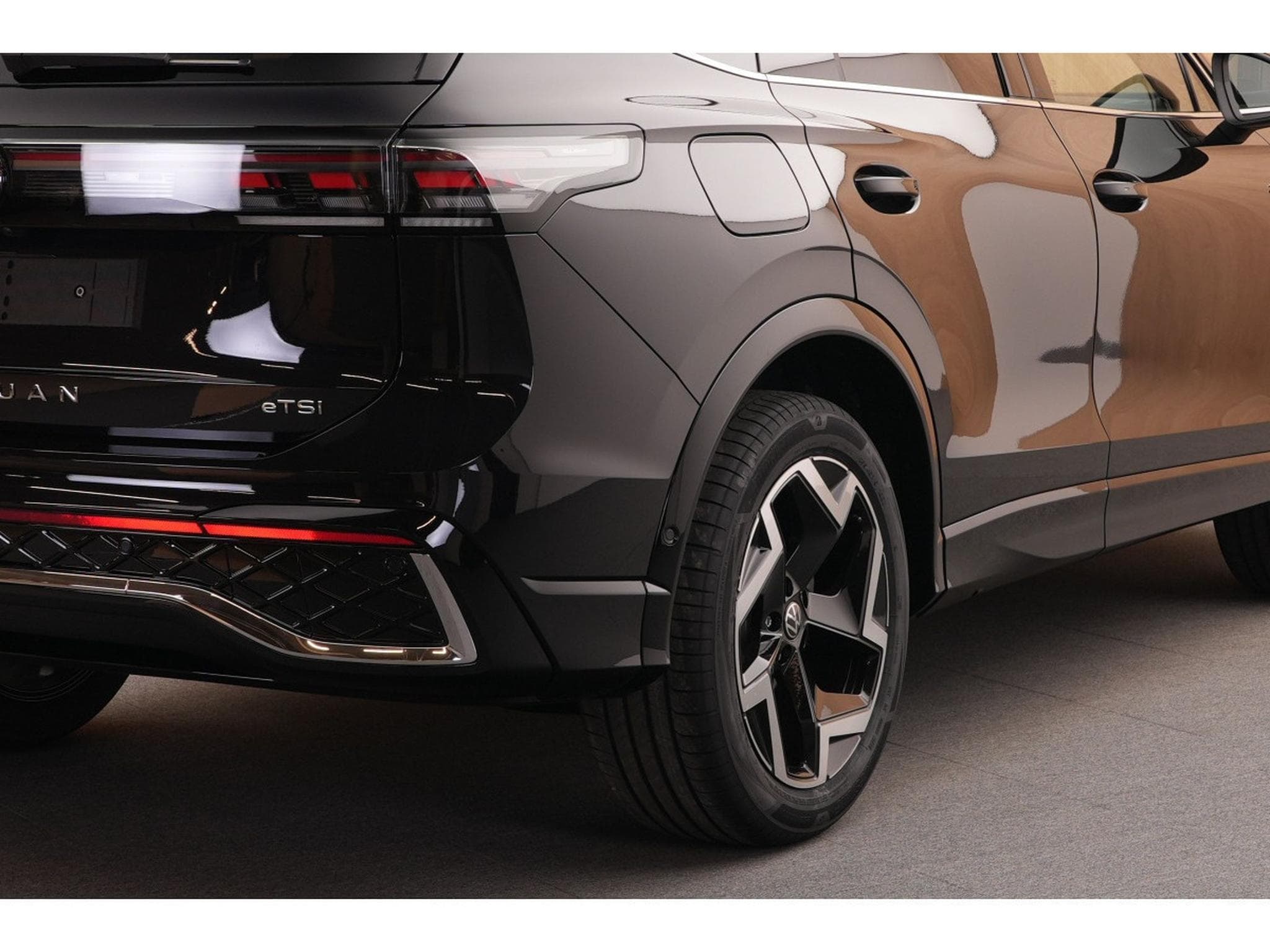 VW Tiguan R-Line 1.5 eTSI 110KW-150CV DSG7 - Garantie 5 ans/100.000 Km (2025) - Photo 15