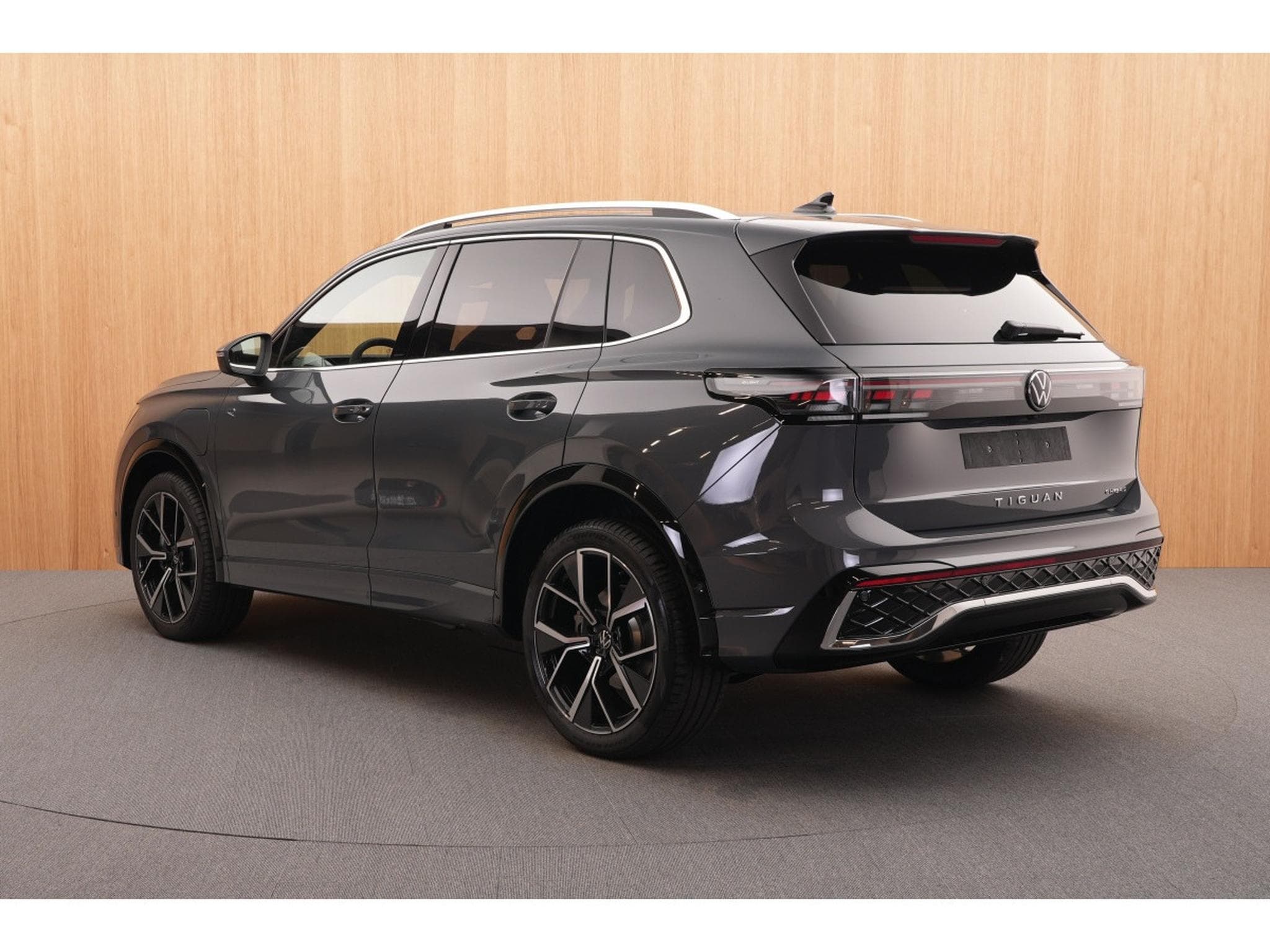 VW Tiguan R-Line Hybrid 1.5 TSI PHEV DSG 200 kW-272CV DSG7 - Toit Ouvr (2025) - Photo 10