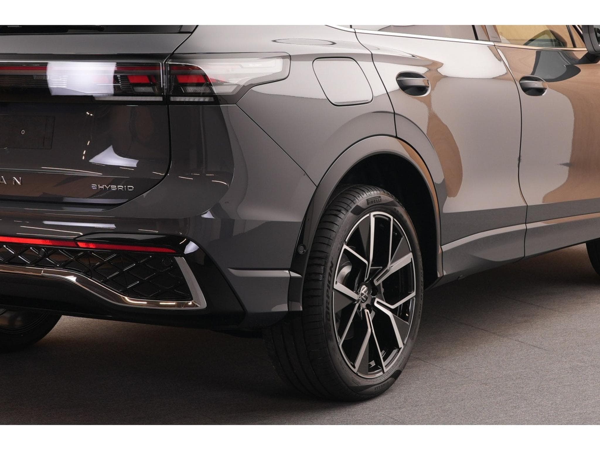 VW Tiguan R-Line Hybrid 1.5 TSI PHEV DSG 200 kW-272CV DSG7 - Toit Ouvr (2025) - Photo 18