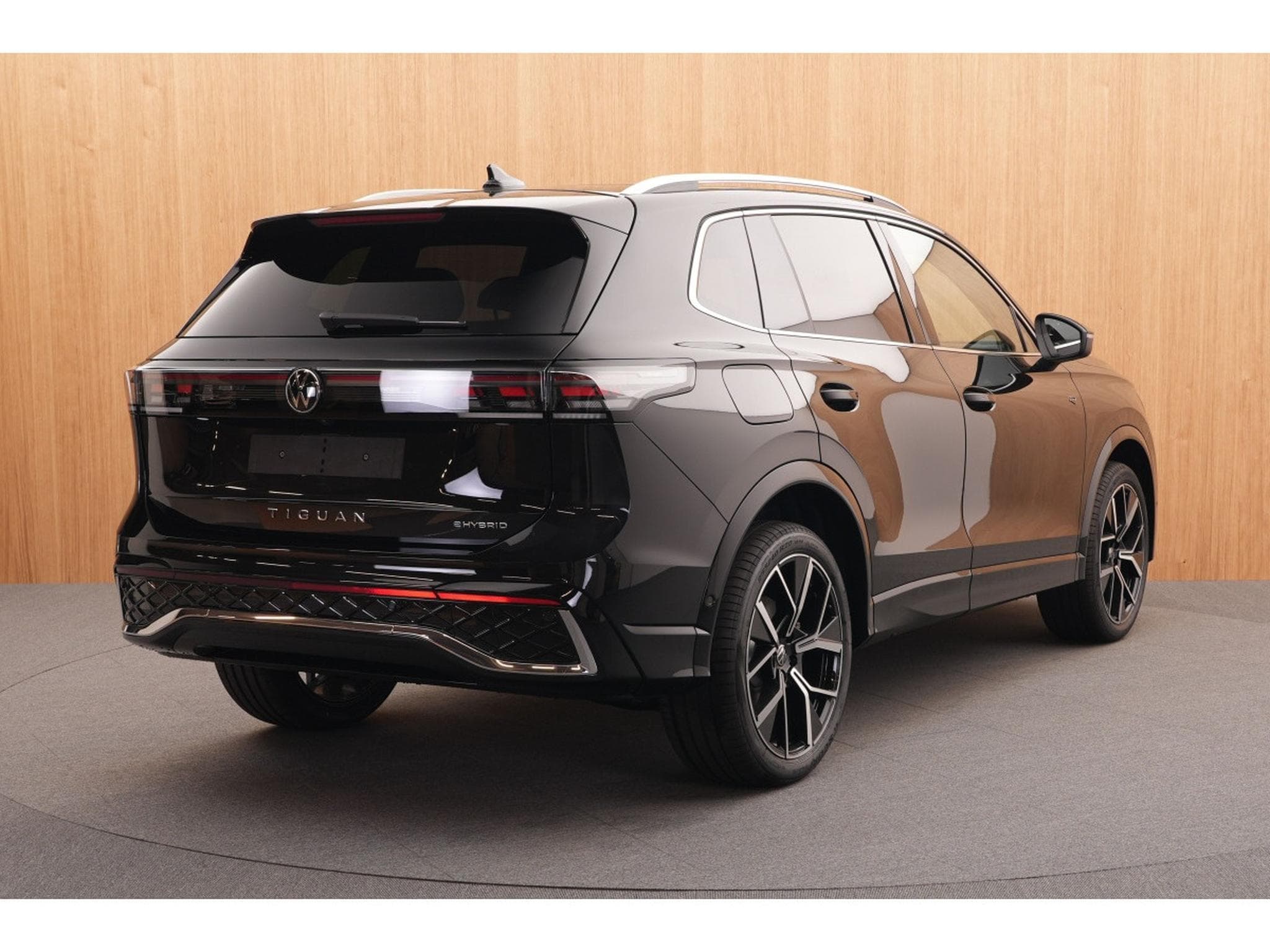 VW Tiguan R-Line Hybrid 1.5 TSI PHEV DSG 200 kW-272CV DSG7 - Toit Ouvr (2025) - Photo 4