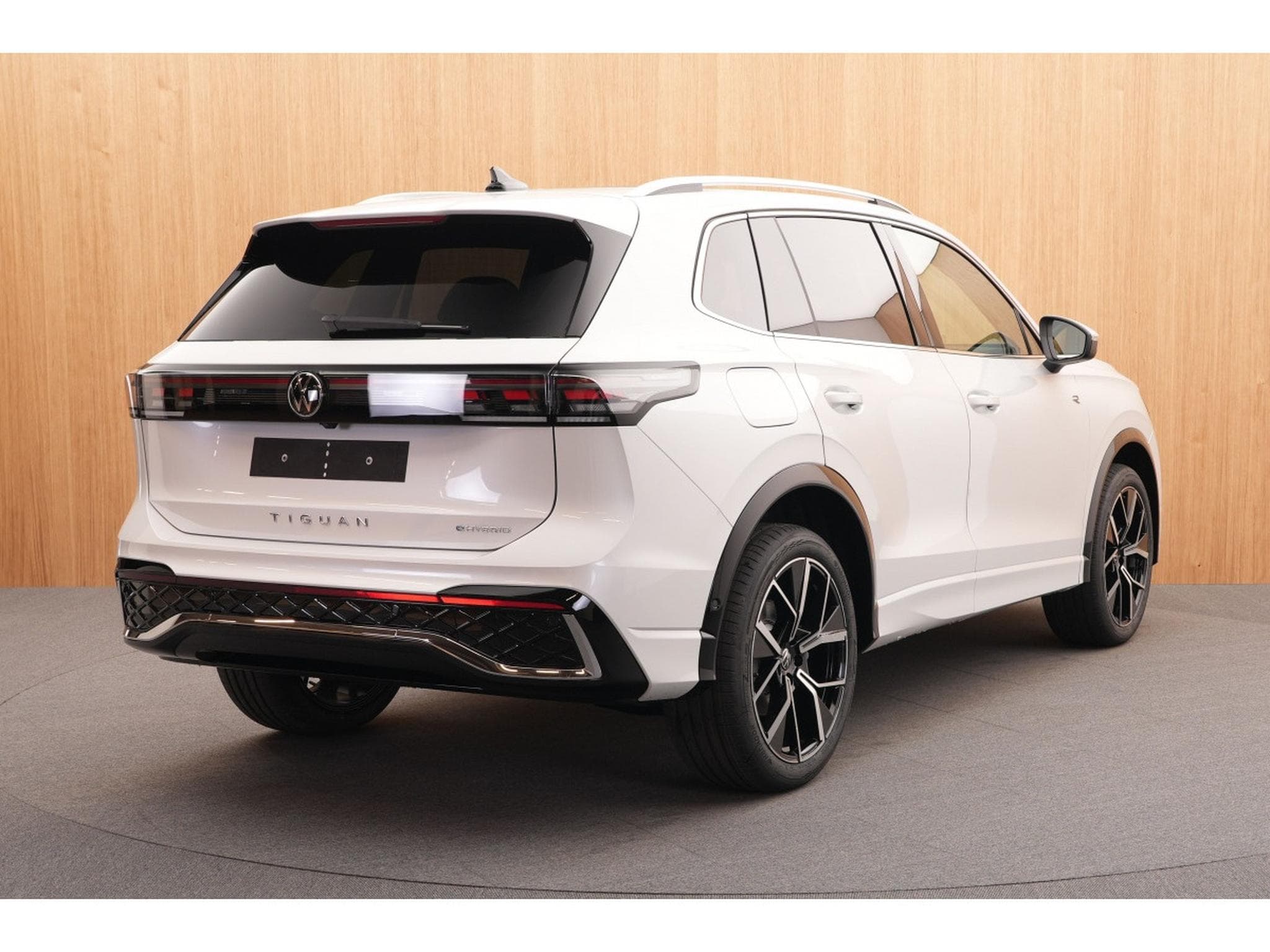 VW Tiguan R-Line Hybrid 1.5 TSI PHEV DSG 200 kW-272CV DSG7 - Toit Ouvr (2025) - Photo 6